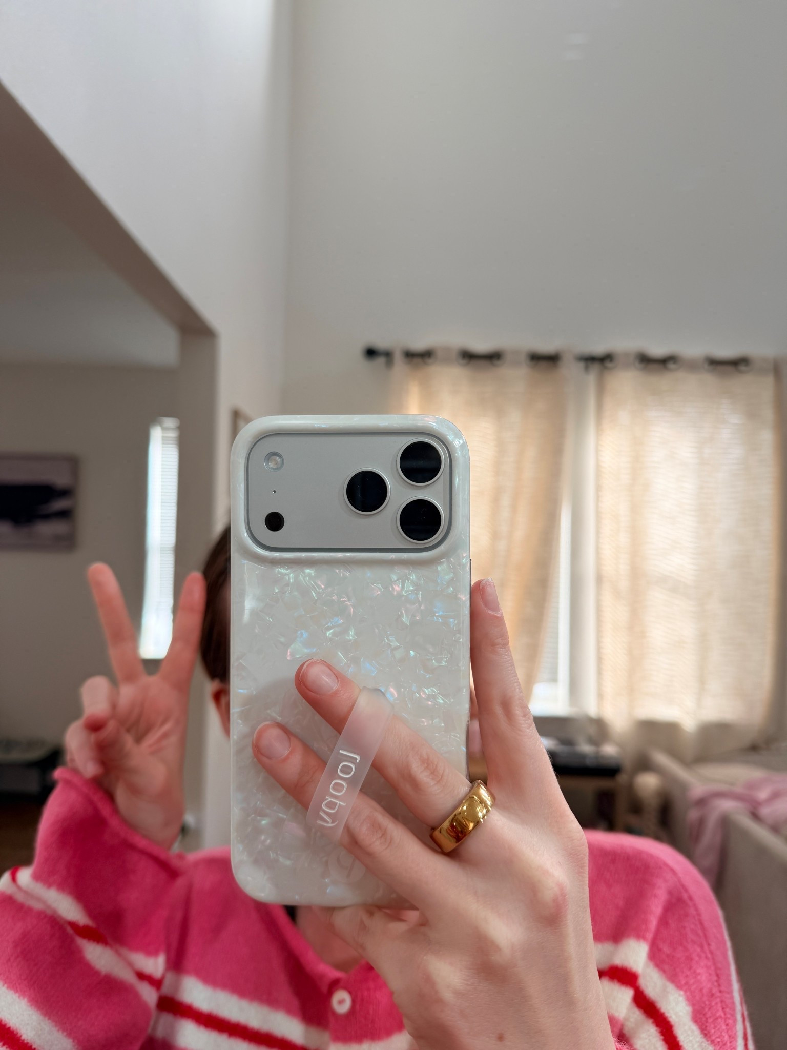 Favorite case right now. It’s giving mother of pearl for Summer. I love her!!🤍🐚🦪

#LTKootd