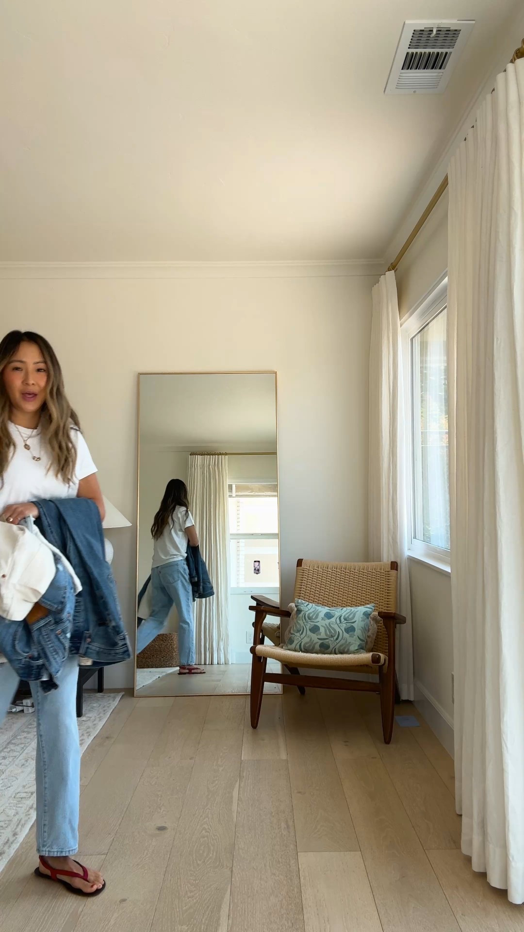 1. 501 Orignal Fit size 26x28 Memorable 
2. 501 ORIGINAL FIT  size 26x28 color where to now
3. 501 original ecru jeans size 26 x 28
4. 501® ORIGINAL SELVEDGE WOMEN'S JEANS size 26x28
5. light blue shorts size 25
6. shorts in travertine size 27
7. tank size medium
8. white ecru shorts size 27
9. sweatshirt size small
