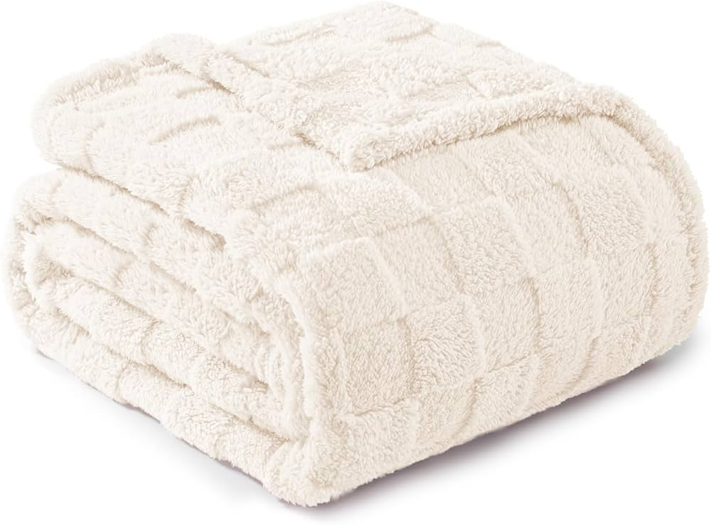 Exclusivo Mezcla Queen Size Flannel Fleece Blanket, Super Soft 3D Checkered Jacquard Bed Blanket,... | Amazon (CA)