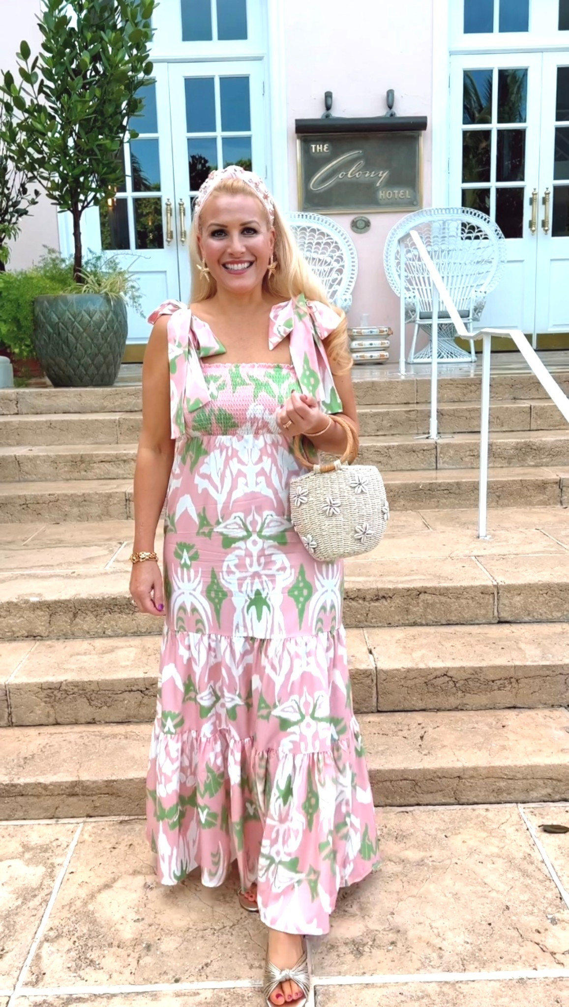 🏨THE COLONY PALM BEACH: Here @thecolonypalmbeach you even have fun in the hallways!🙌🏼

👗This pink and green dress is so Palm Beach! You won’t believe the price. It’s under $50. Wearing a medium and fits true to size.

🏨HOTEL: @thecolonypalmbeach
👗OUTFIT: @amazonfashion

#thecolonyhotelpalmbeach #thecolonyhotel #thecolonypalmbeach #thecolony #palmbeach #palmbeachcounty #palmbeachflorida #pinkparadise #palmbeachstyle #photoshoot #photoshootideas #luxuryhotel #boutiquehotel #beautifulhotels #amazonfashion #founditonamazon #maxidress #CLpicks #TLpicks #street2beachstyle #LTK @jtstjtst11


#LTKSeasonal #LTKShoeCrush #LTKStyleTip #LTKItBag #LTKFindsUnder100 #LTKOver40 #LTKMidsize #LTKTravel #LTKU #LTKSaleAlert #LTKFindsUnder50 #LTKSwim #LTKWedding #LTKParties