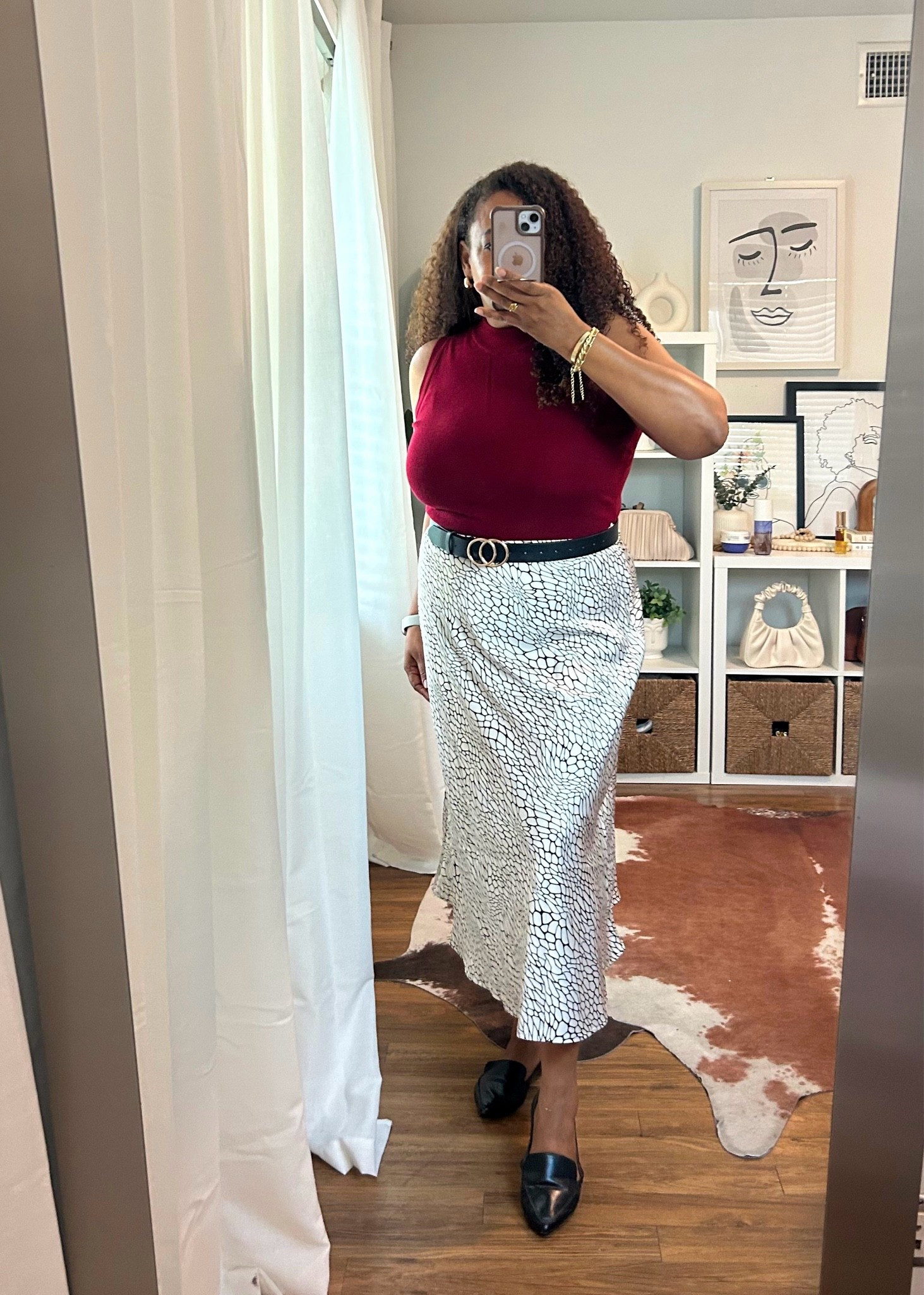 Love this color combo 🖤! Top size large skirt xl