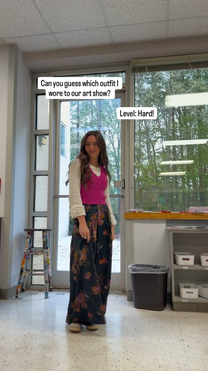 Which outfit do you think I wore to our town hall art show?!! Last week was such a busy week but so many great things going on🎨👩‍🏫 
•
•
•
#artteacher #teacheroutfit #teacherootd #teacherfit #artteacheroutfit