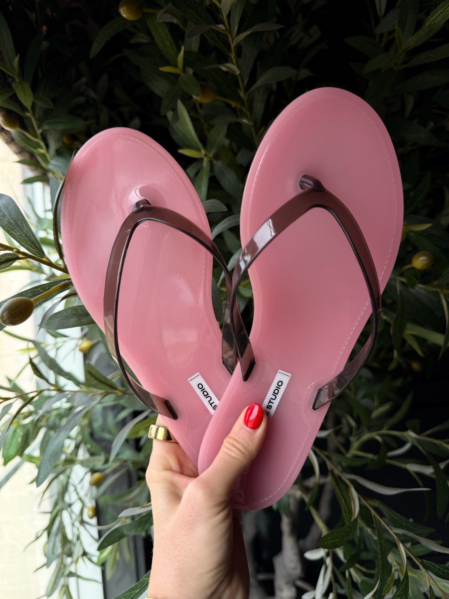 Easily my most complimented shoe of the season!! 

jelly flip flops, jelly shoes, summer shoes, spring shoe