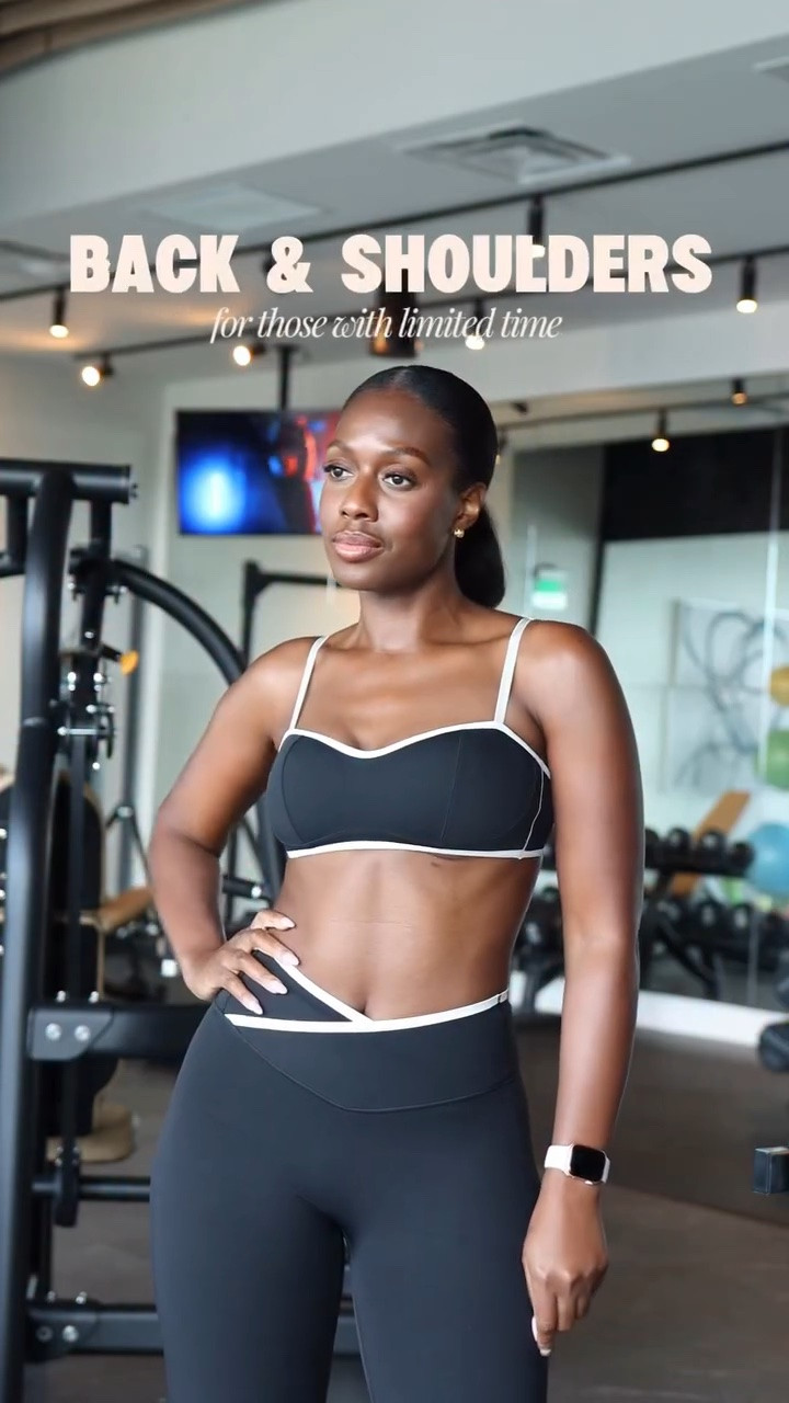 If there’s one upper body workout I can do forever, it’ll be this back & shoulders workout ✨ 

Blessings babes! Short on time? Save this workout as it can be completed in under 45 minutes 🙌🏾 also, comment “set” if you want me to send you the link to my workout outfit 🫶🏾

• Face pulls: 4 x 15
• Arnold press: 4 x 10
• SA rows: 4 x 10
• EZ bar rows: 4 x 12
• Lateral raises: 3 x 20

#fitnessreels #upperbodyworkout #shoulderworkouts #backworkouts #gymreel