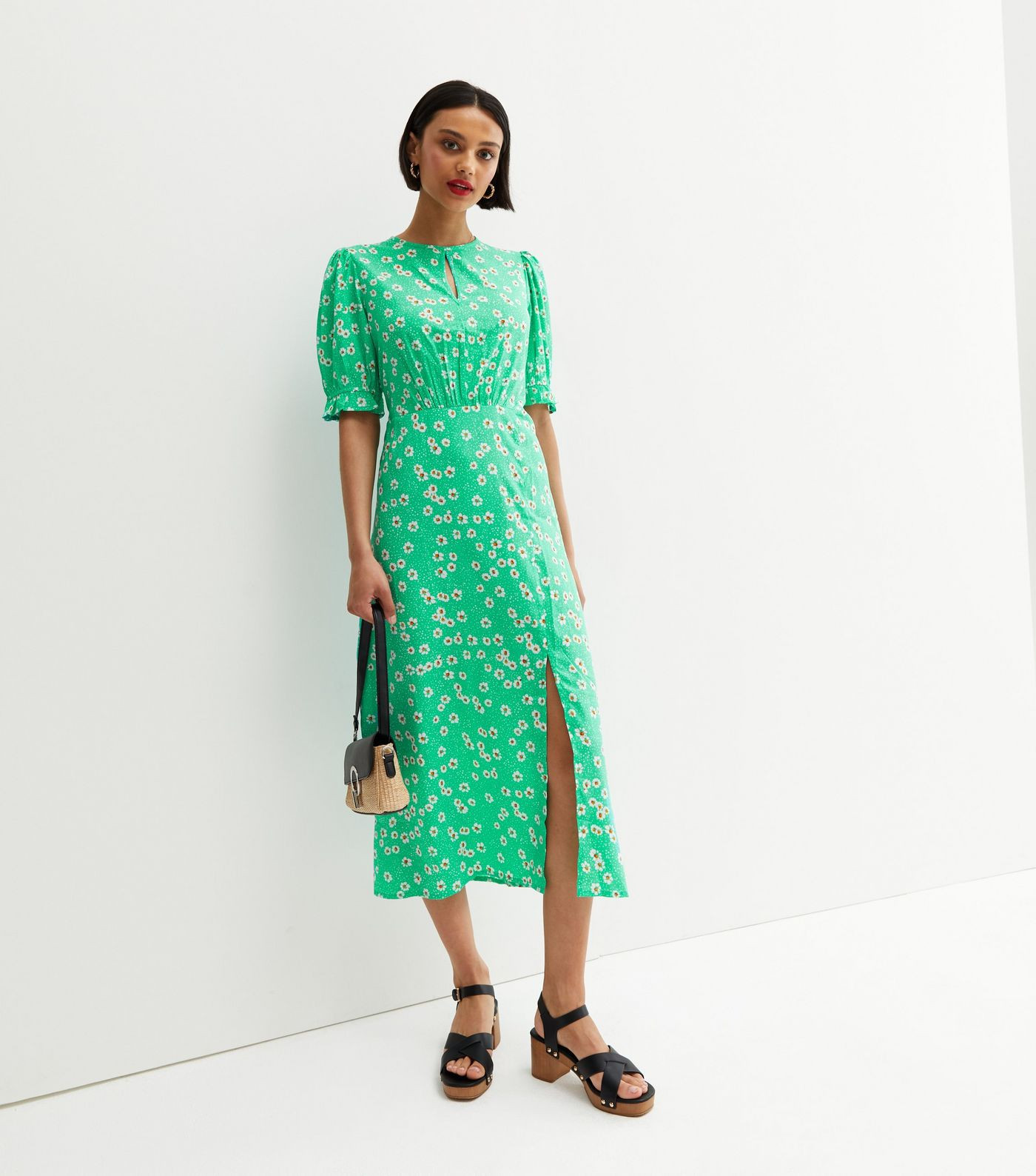 Green Daisy Puff Sleeve Midi Dress
						
						Add to Saved Items
						Remove from Saved Items | New Look (UK)