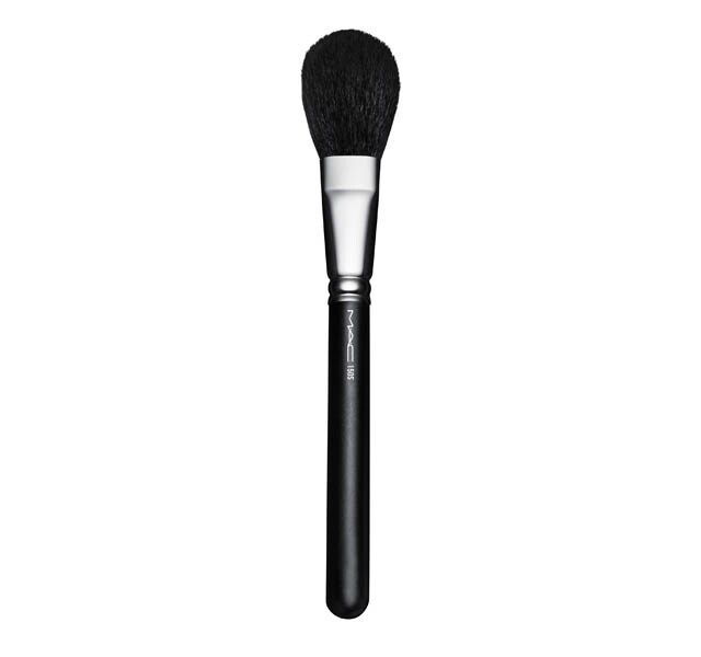 M∙A∙C 150S Large Powder Brush | M∙A∙C Cosmetics – Official Site | MAC Cosmetics - Offic... | MAC Cosmetics (US)