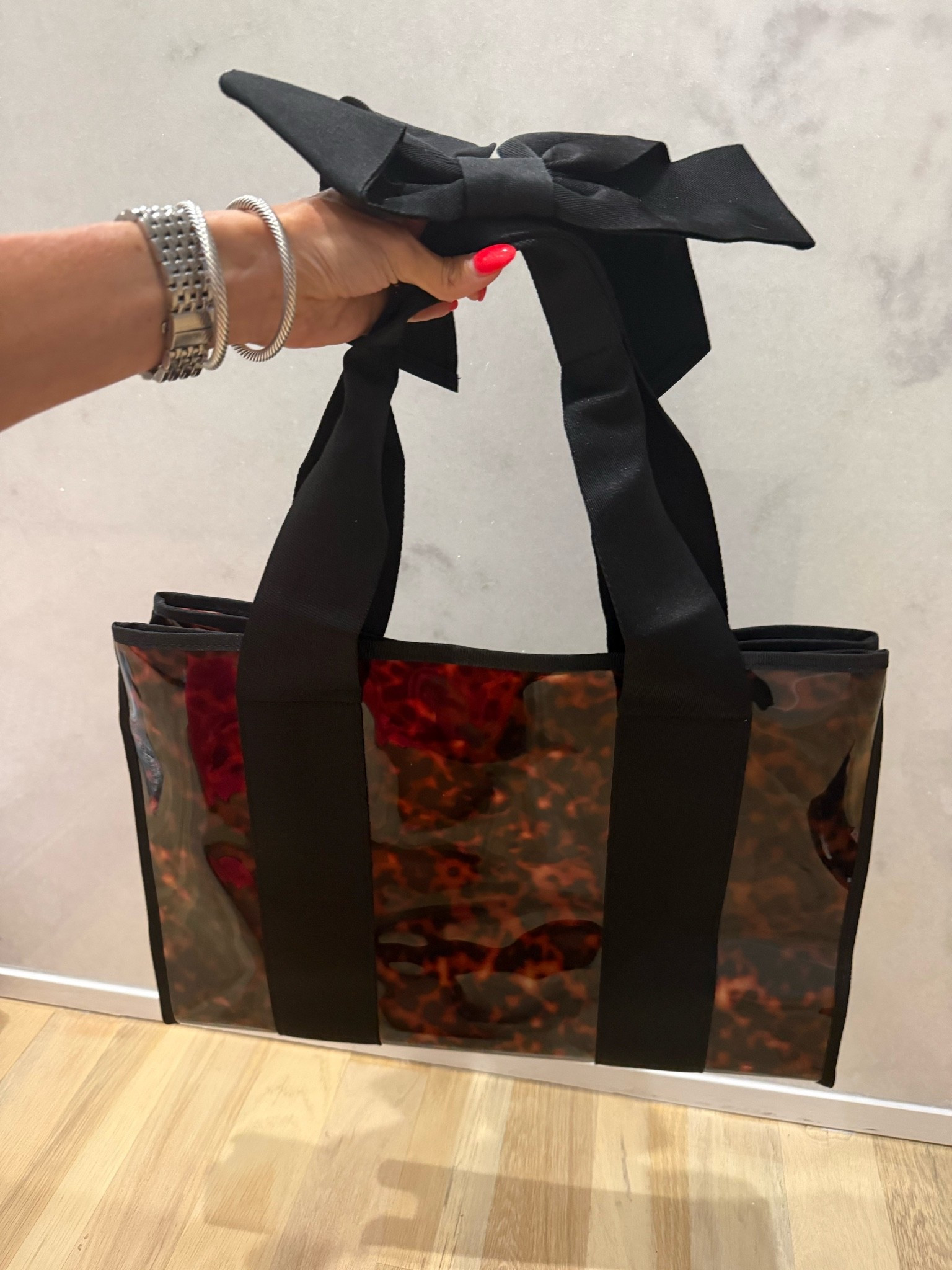Just got this adorable tortoise beach and pool tote! Viral for good reason

#LTKTravel #LTKSeasonal