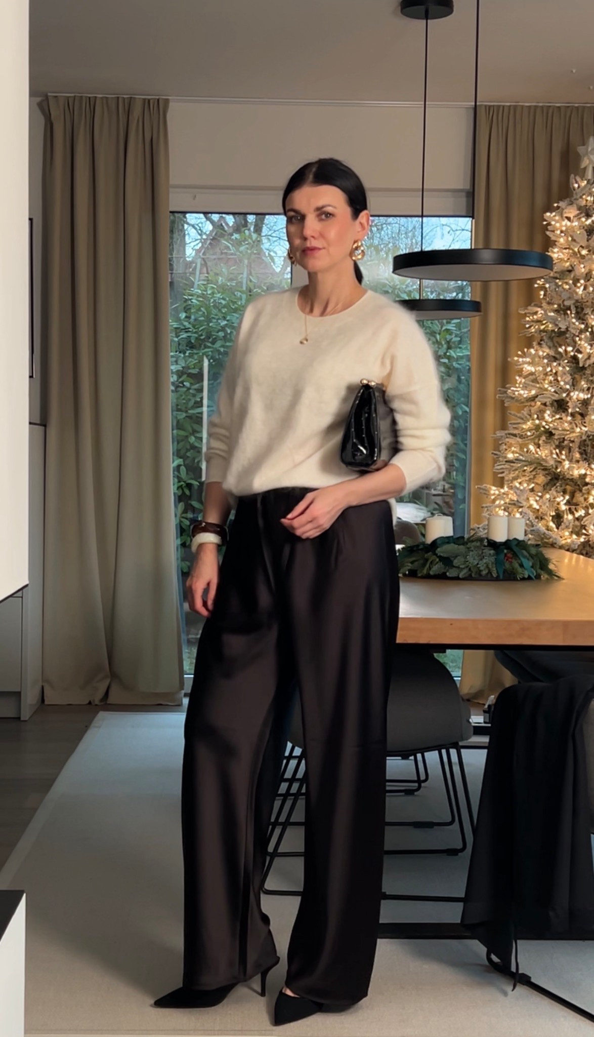 Cozy winter outfit 

Hose, Seidenhose, Cashmere Pullover, dinner outfit 

#LTKdeutschland #LTKfestive #LTKluxury