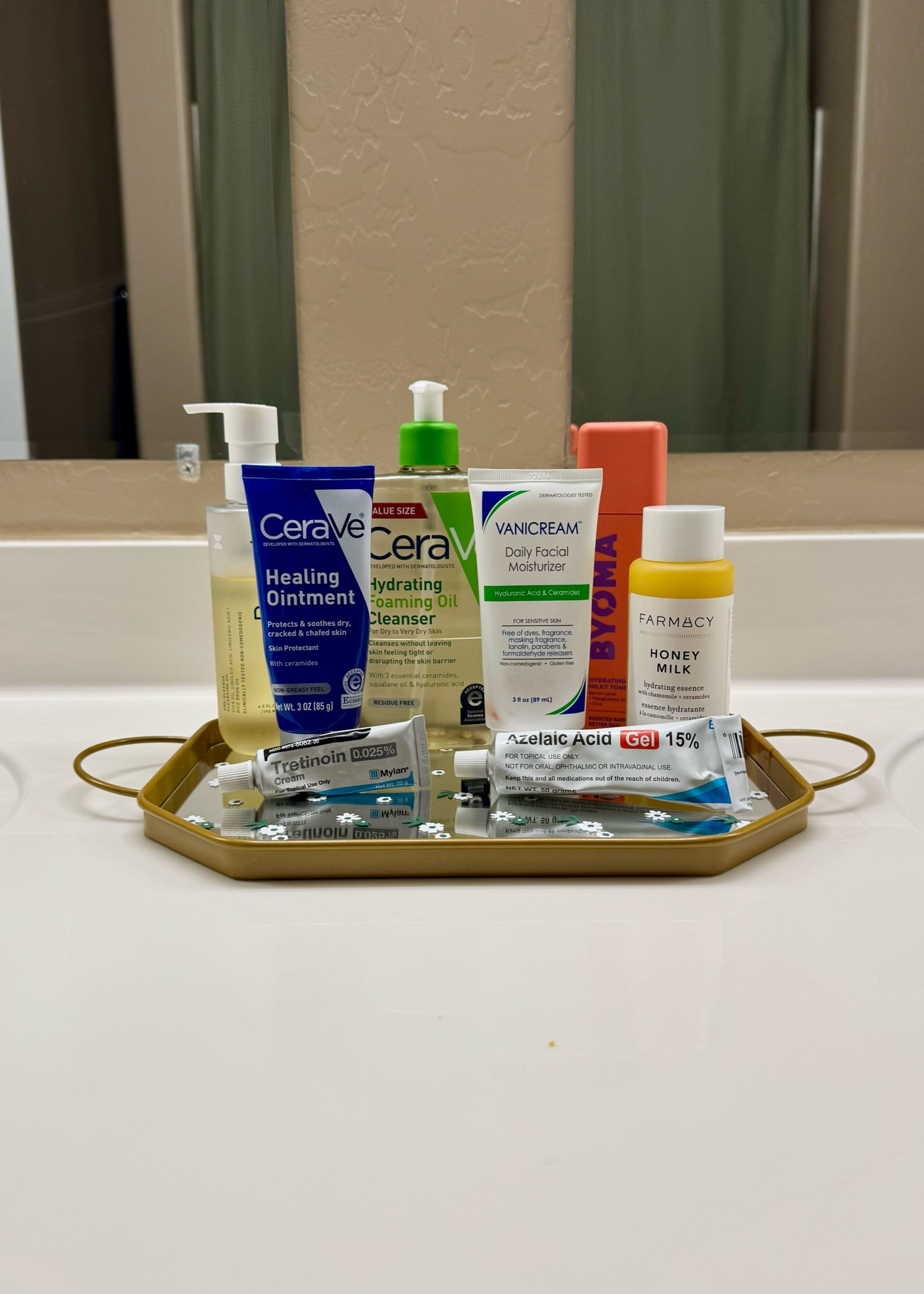 Night time skincare routine!

Acne safe, noncomedogenic ✅