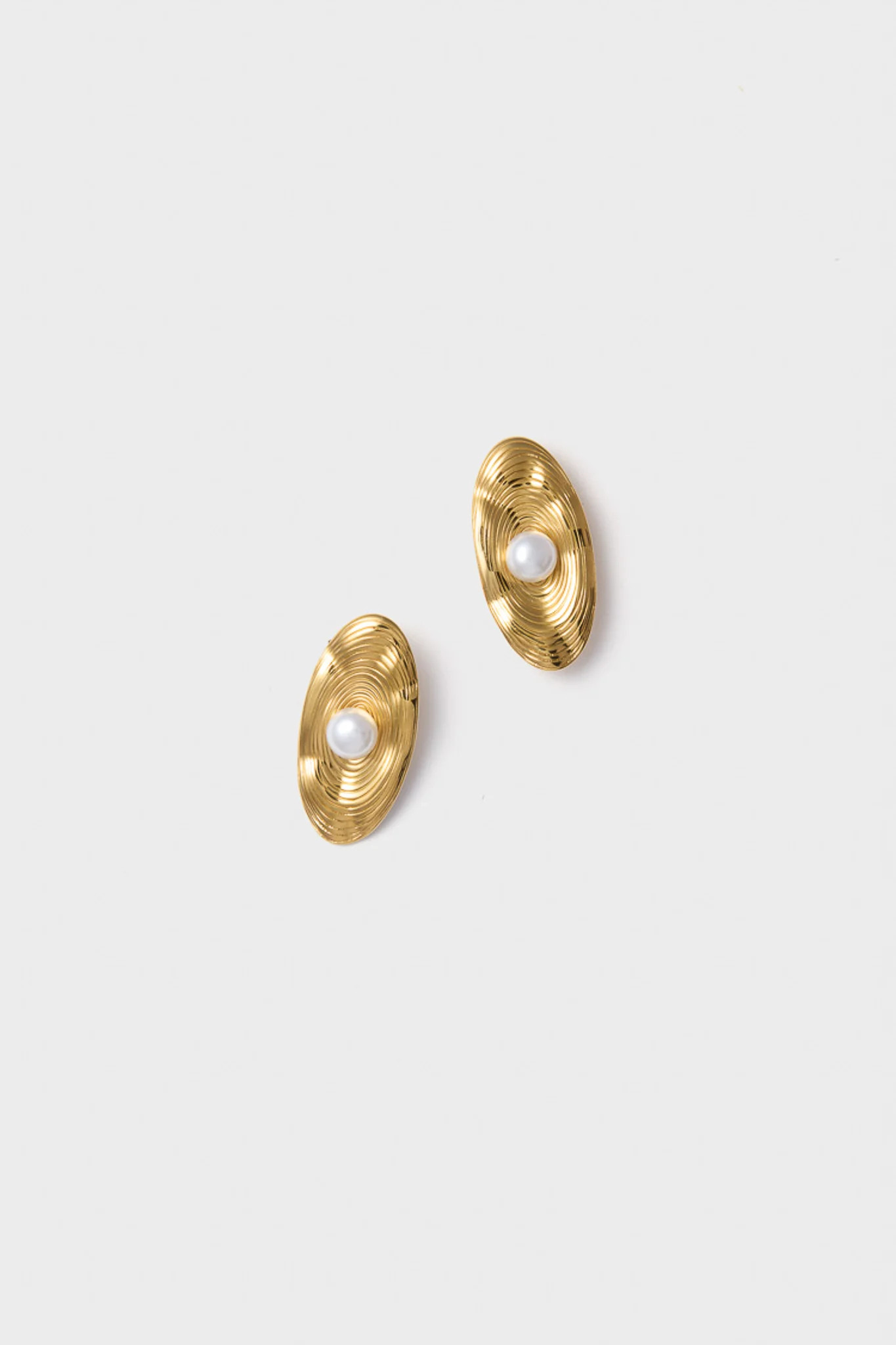 Gold Trumbull Earrings | Tuckernuck (US)