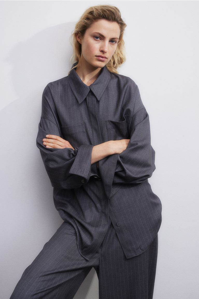 Oversized twill shirt - Dark grey/Pinstriped - Ladies | H&M GB | H&M (UK, MY, IN, SG, PH, TW, HK, KR)