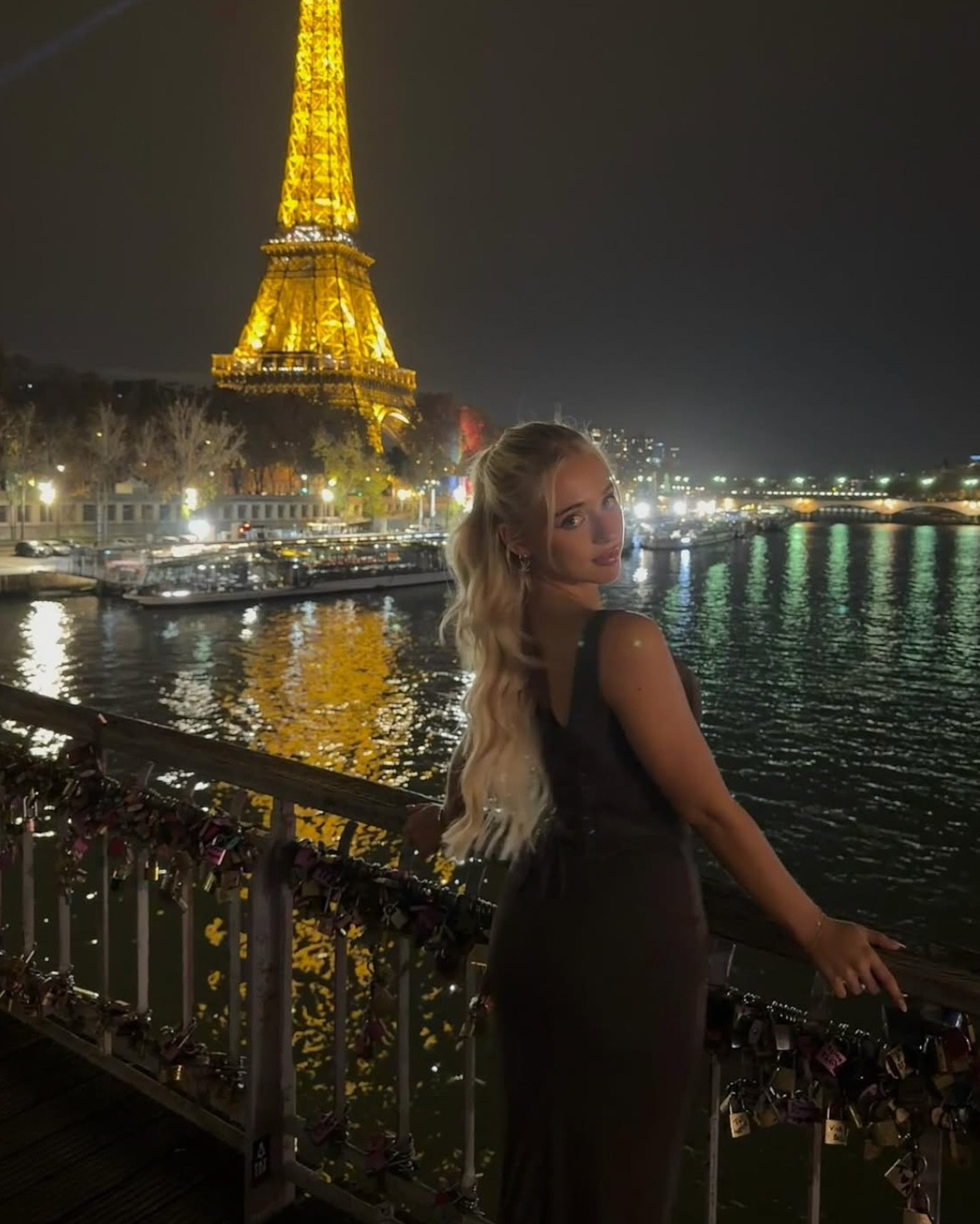 r u happy to be Paris 🇫🇷

Brown dress, maxi dress, date night, city break, bodycon dress, party wear

#LTKdresses #LTKpartywear #LTKdatenight