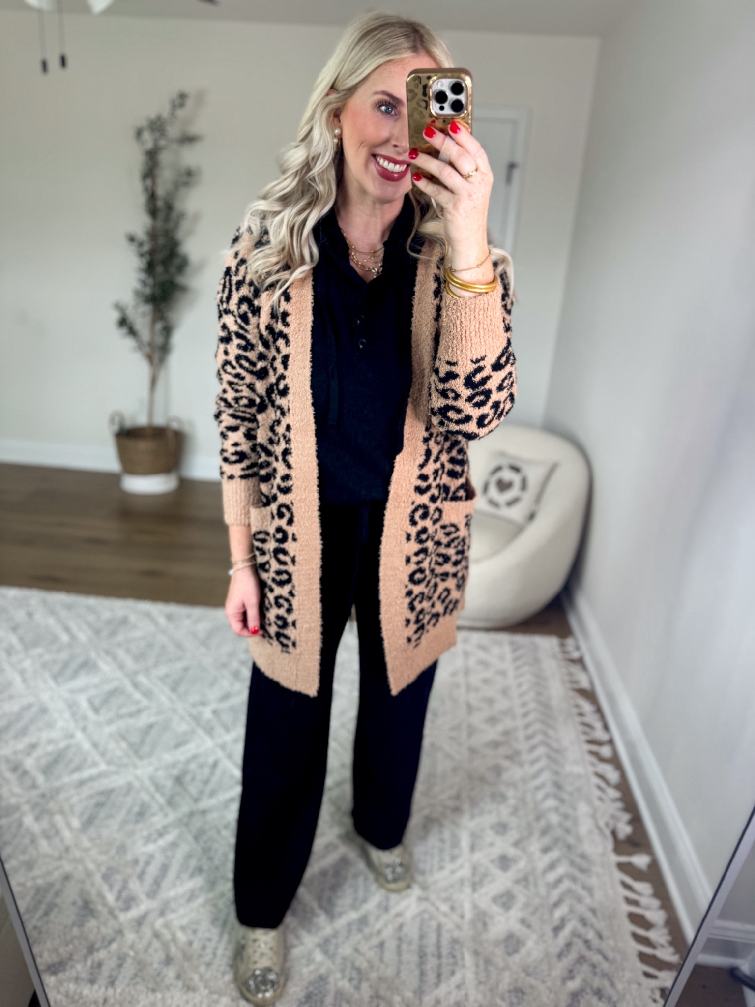 Weekend Walmart Wins try on 
Leopard cardigan- medium 
Sweater lounge set- medium 

#LTKStyleTip #LTKFindsUnder50 #LTKSeasonal