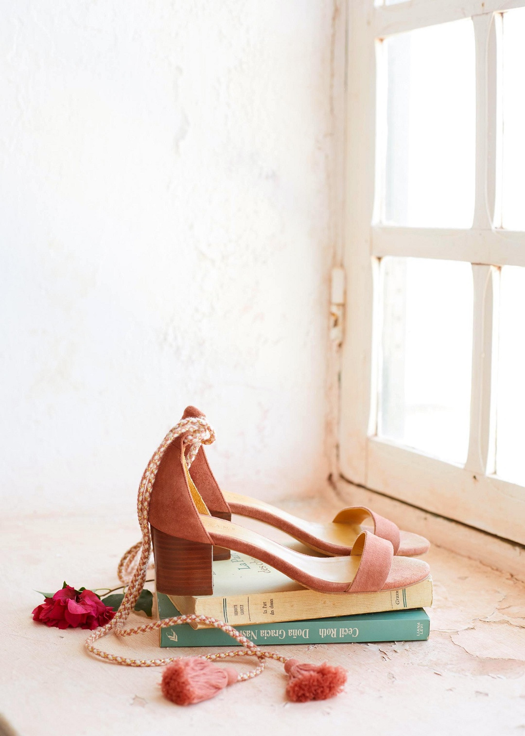 http://www.sezane.com/us/product/summer-collection/lorenzo-sandals?cou_Id=1430 | Sezane Paris