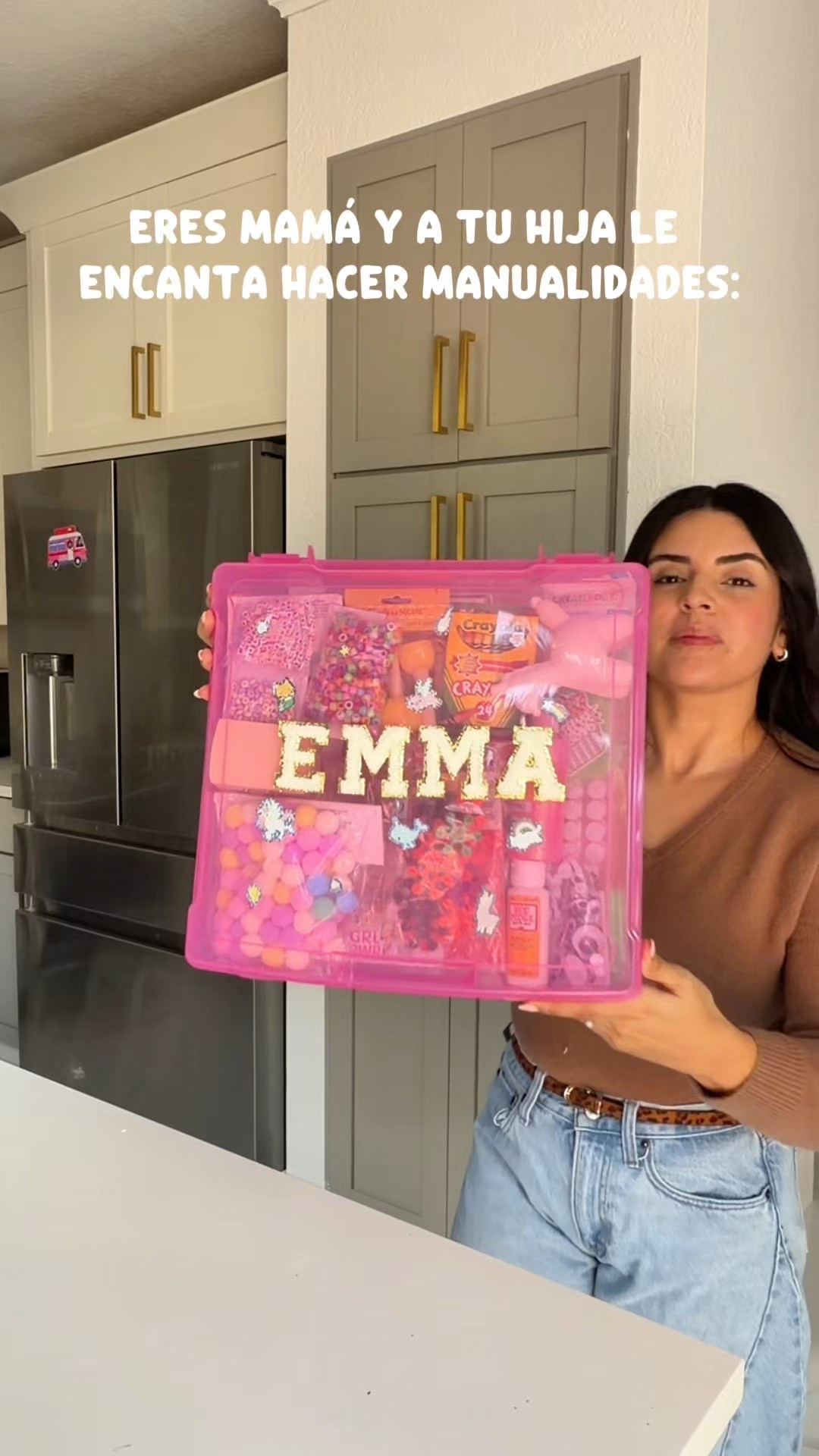 Uno de los regalos de cumpleaños que Emma va a amar!! Porque le encanta hacer manualidades, recortar, pintar, crear, y que lindo que pueda tener una cajita en la que pueda tener todo lo que necesite cada vez que quiera usar su imaginaciòn … ademas es una idea increible y util para regalar a otros niños 🎨🖼️🖌️👩‍🎨🧶🧵✂️La harias?????


#craftbox #craftforkids #kidsgiftideas #valentinesdaygiftideas #miamimom 

#LTKmomlife #LTKKids #LTKSeasonal