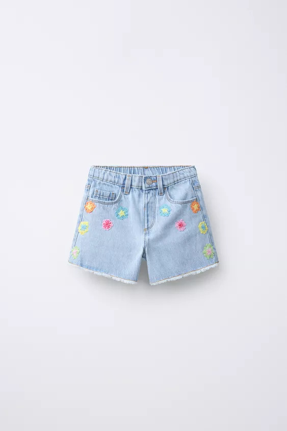 Mom fit denim shorts with adjustable interior waistband and front button closure. Front pockets a... | Zara US