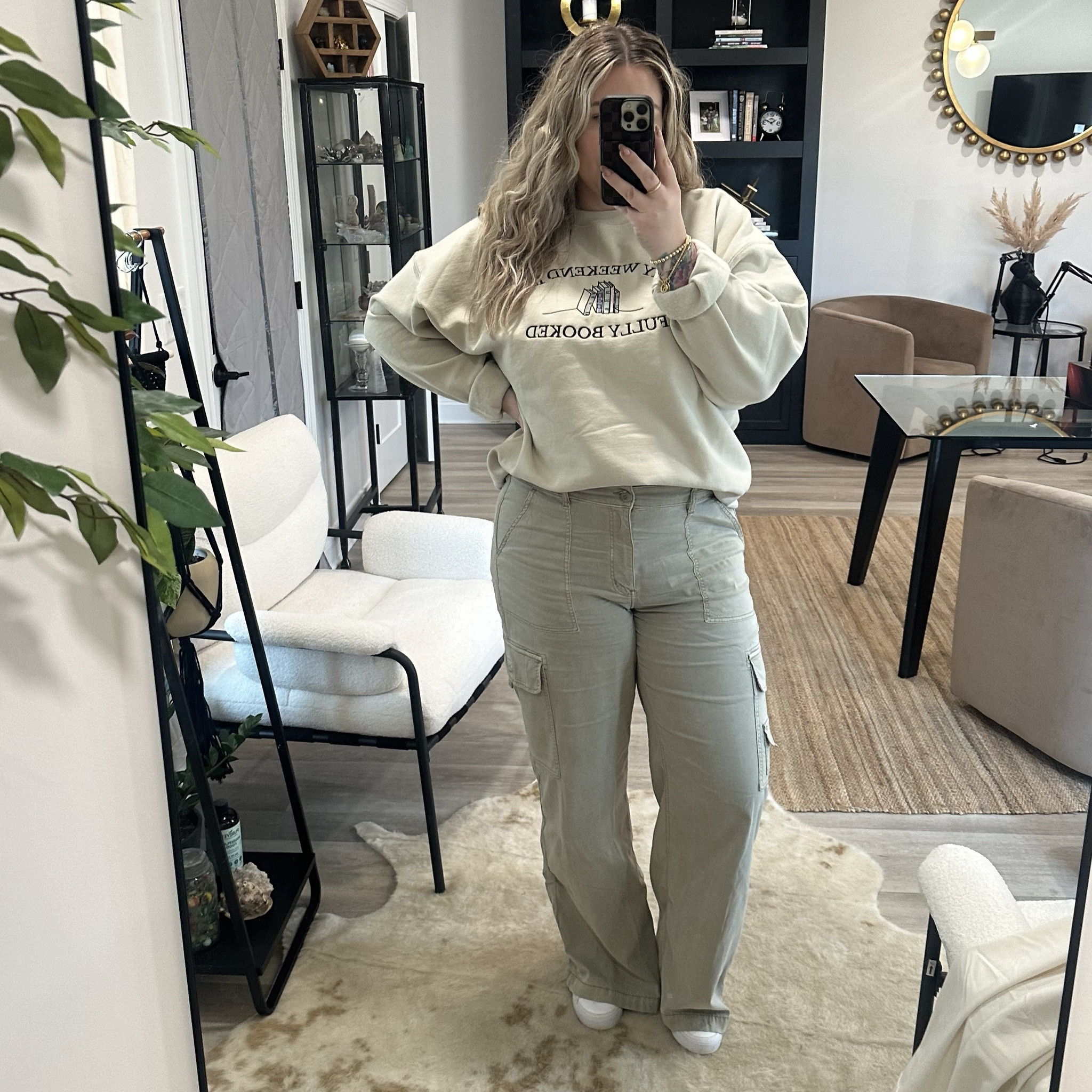 The softest army pants 🫶🏼 & I sized up in the crewneck! I usually wear XL in everything - but I did XXL for crewneck so I could tuck it into my bra and roll the sleeves 🖤🤞🏼

#LTKmidsize #LTKSeasonal #LTKSpringSale