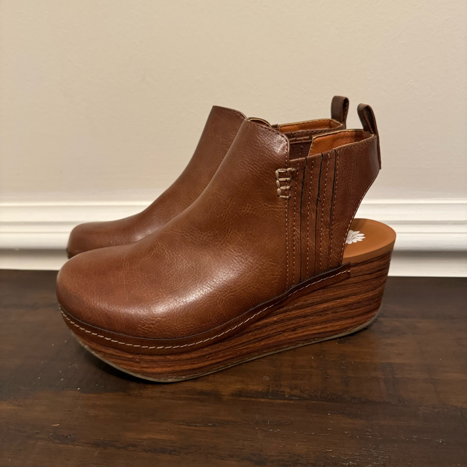 These Yellow Box Barty clogs are the perfect addition to your fall wardrobe! They are TTS and on sale on Yellow Box’s website. 

Fall wardrobe, clogs, wedges, platforms, fall shoes 

#LTKShoeCrush #LTKSaleAlert #LTKSeasonal