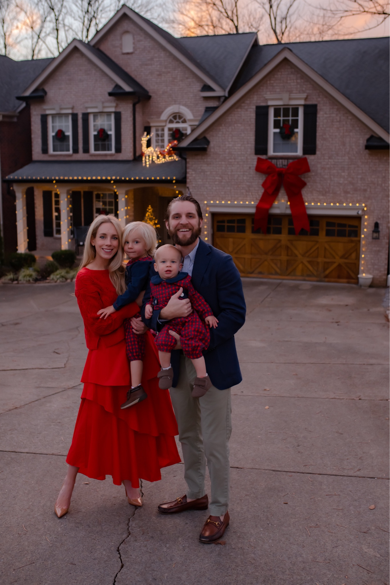 Holiday outfit inspo ✨

Holiday. Christmas. New Year’s Eve. Red sweater. Knit sweater. Red skirt. Maxi skirt. 



#LTKHoliday #LTKFindsUnder100