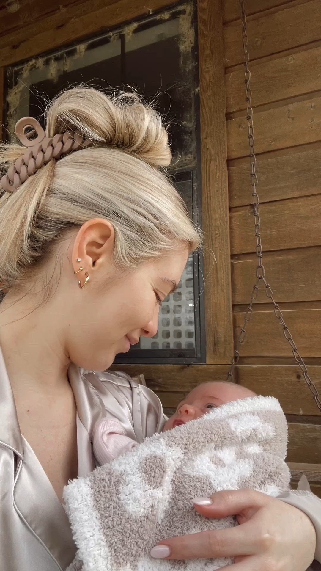 newborn bubble 🫧

maternity pajamas, bump friendly pajamas, pjs for the new mama, hair clip, amazon fashion, neutral pajamas, silky pajamas, neutral gift ideas, gifts for her 

#LTKBump #LTKStyleTip #LTKBaby