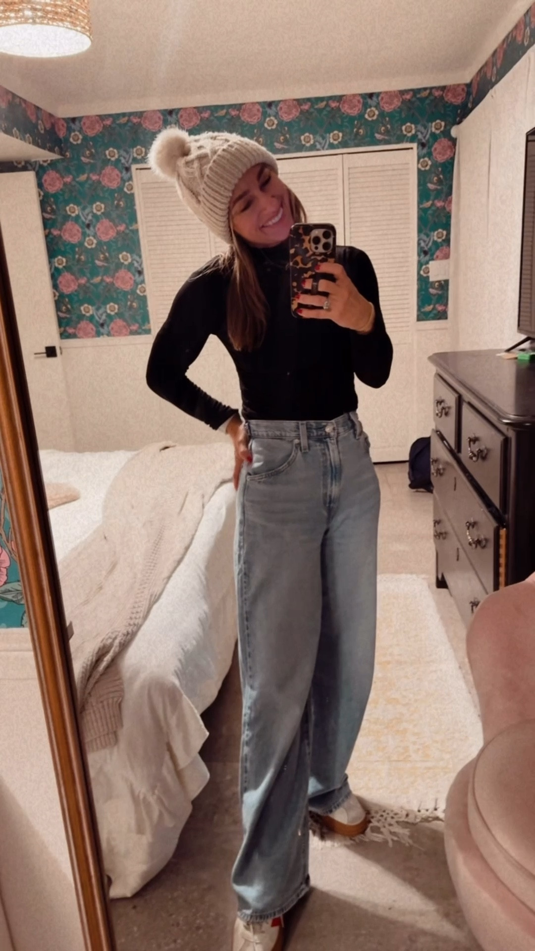 Denim, cinch jeans, mom jeans, baggy jeans 

#LTKFindsUnder100 #LTKOver40 #LTKmomlife