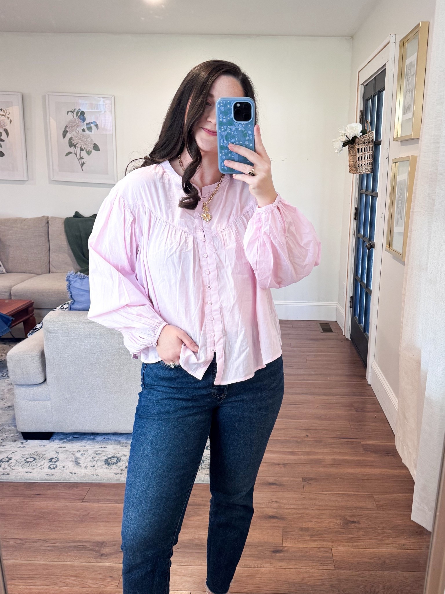 Spring outfit ideas. Pink top 