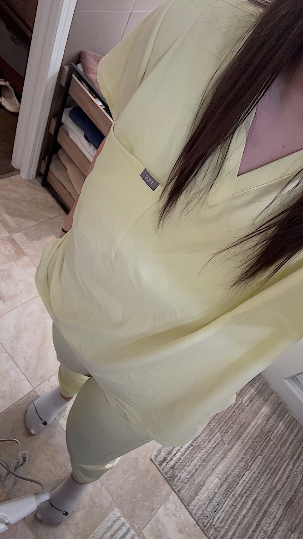 Figs ‘Sunlight’ Caterina Scub Joggers & Scrub shirt 💛

#LTKworkwear