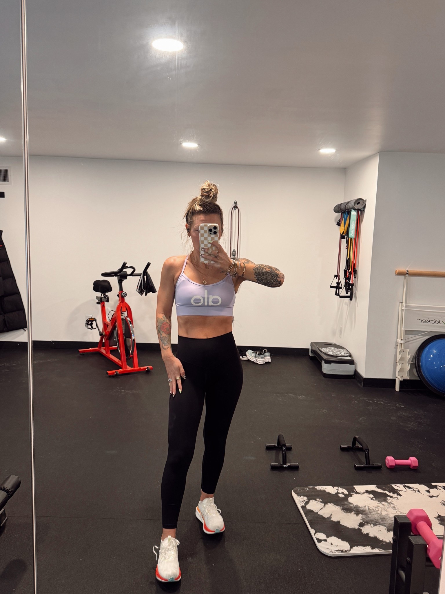 Gym ootd 💪🏼

Wearing a small in top and XSmall in pants. Both run true to size. #LTKWatchNow

#LTKShoeCrush #LTKActive