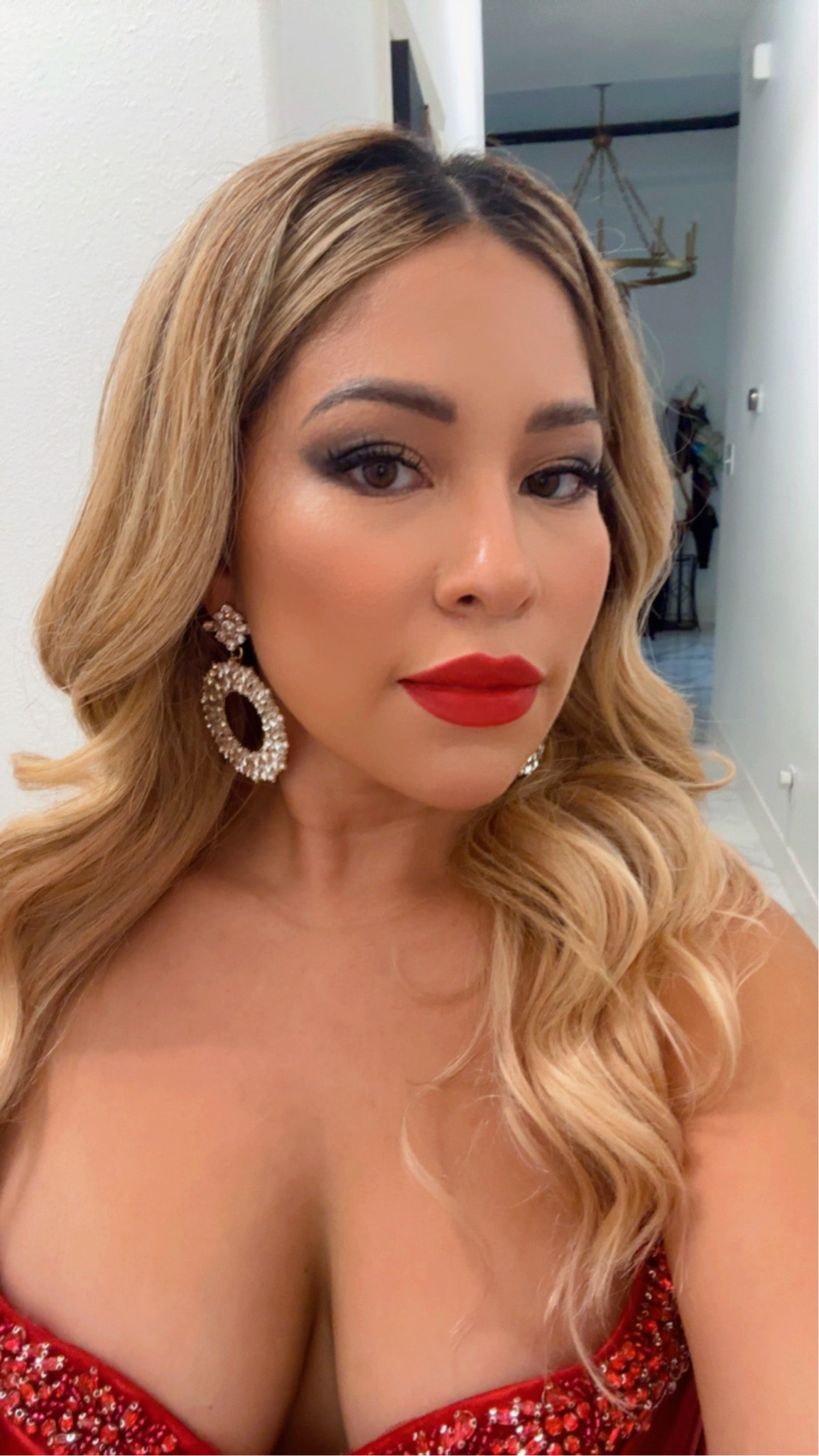 Glam Makeup 💄 


#glammakeup #redlip #beauty 

#LTKU #LTKStyleTip #LTKBeauty