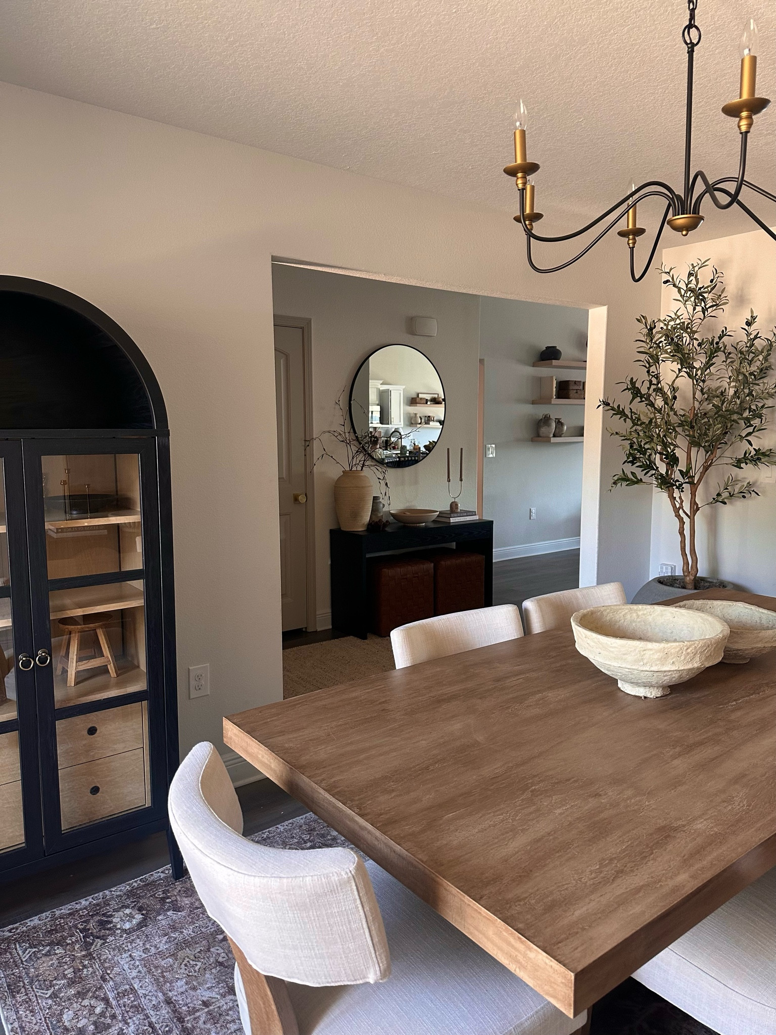 Organic Modern Dining Room 

#DiningTable #DiningChairs 