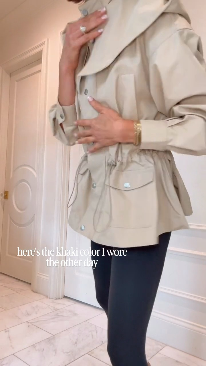 I'm wearing size small in this jacket.