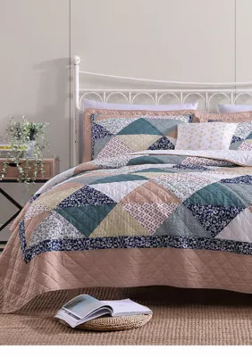 Heirloomed Floral Patchwork Quilt Set | Belk