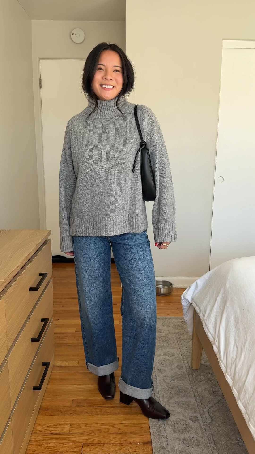 Sweater is old from Sezane
Jeans: size 25 