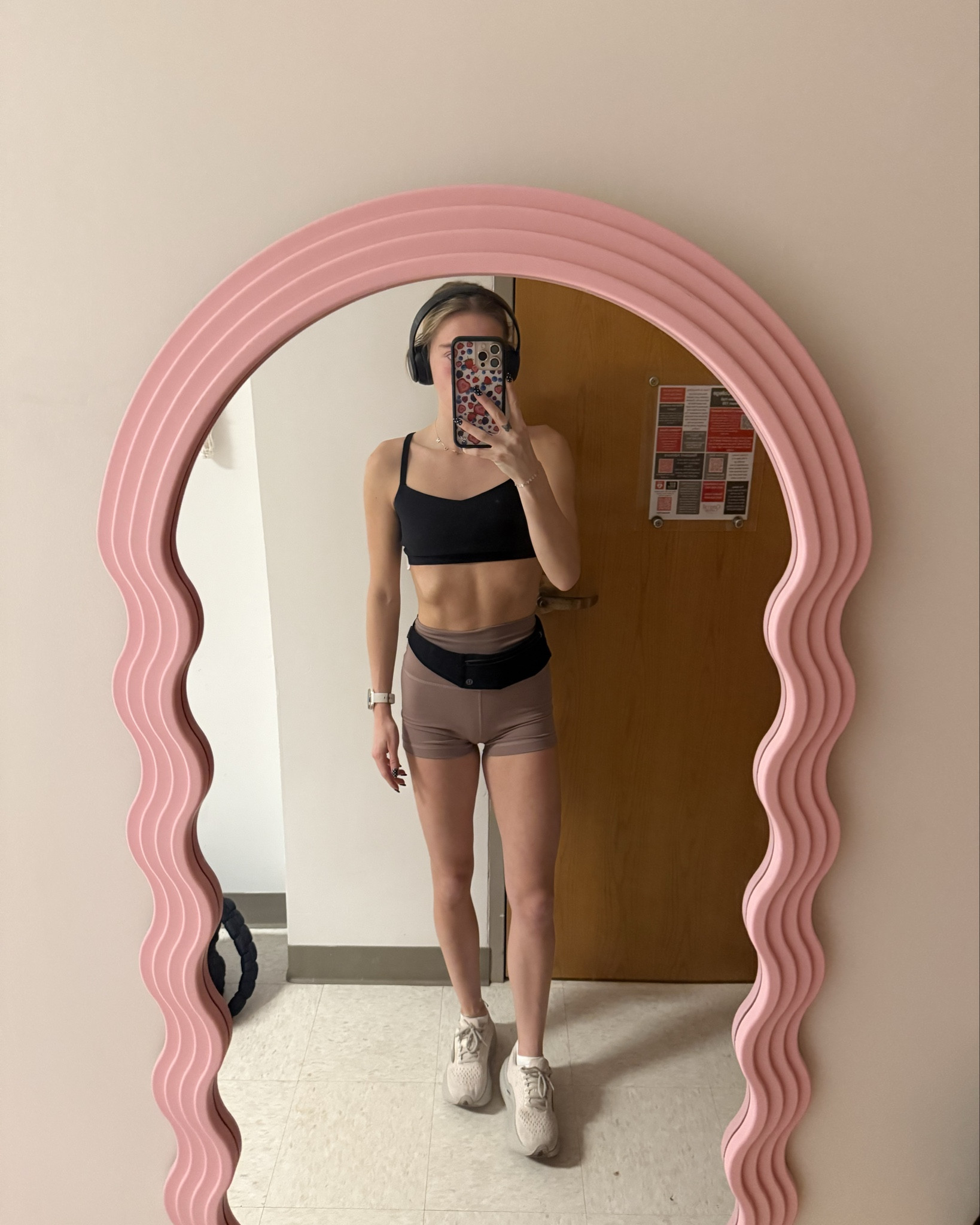 running fit of the day 🏃🏼‍♀️🤎 

for reference: 5’3 
size XS! 

#LTKStyleTip #LTKU #LTKActive