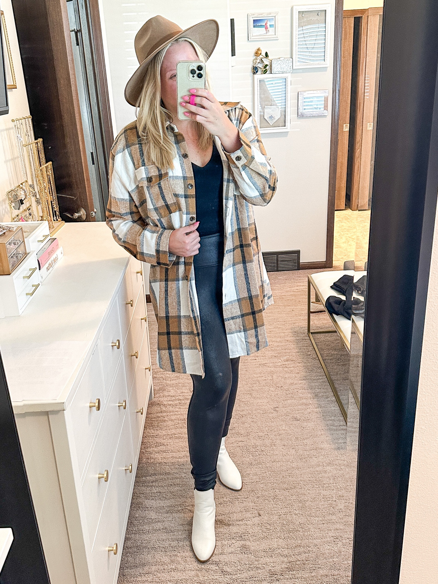 Try on haul on my stories! Outfit #1
Wearing 1xl in jacket, xl in leggings and bodysuit