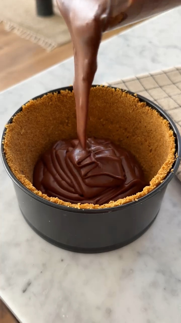Chocolate Ganache S’mores Pie - all the exact Items used! 

Recipe: 
https://www.jessiedaye.com/all-recipes/2025/7/16/upside-down-chocolate-ganache-smores-pie

#LTKHome #LTKSeasonal #LTKfoodie