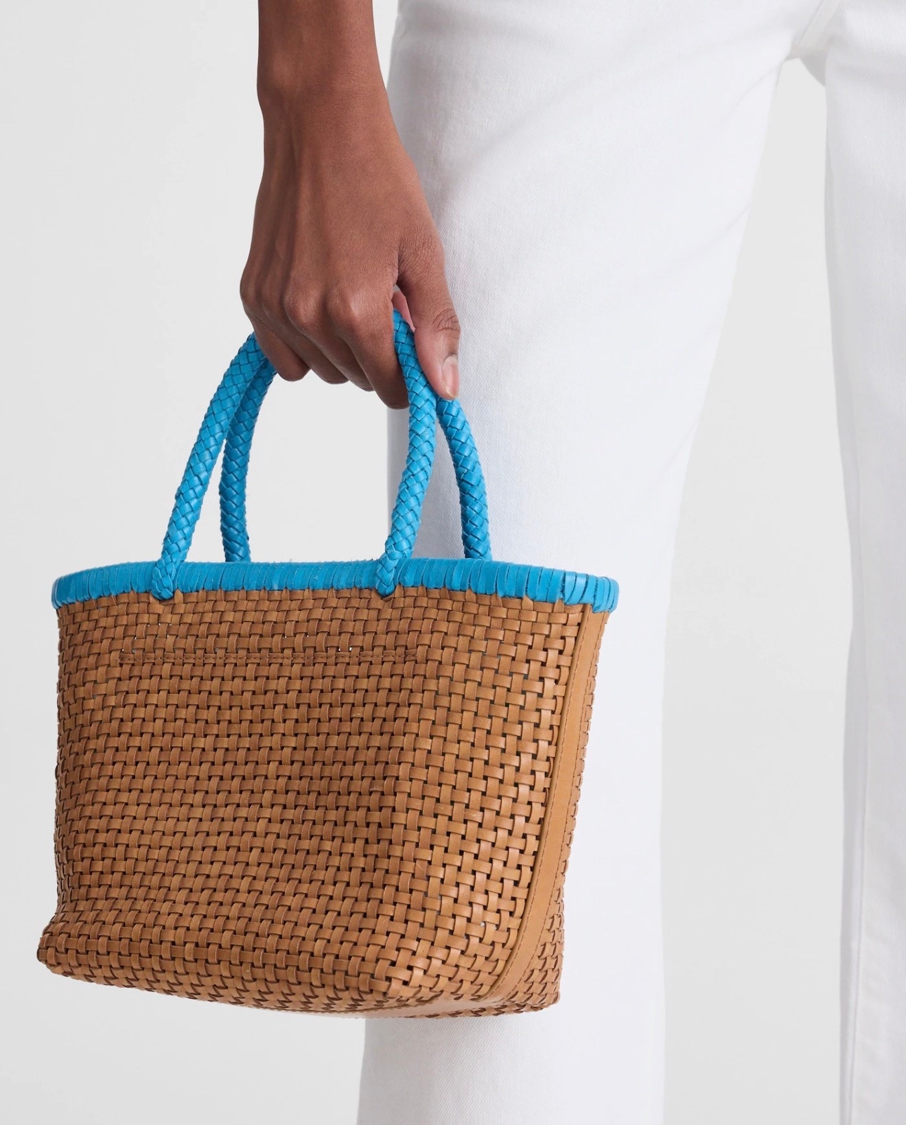 Adding a pop of color is always a good idea 〰️🌀 woven tote bag 🤍 Last day of the sale and you can use code LTK20 for an extra 20% off ✨

#LTKxMadewell #LTKootd #LTKSaleAlert