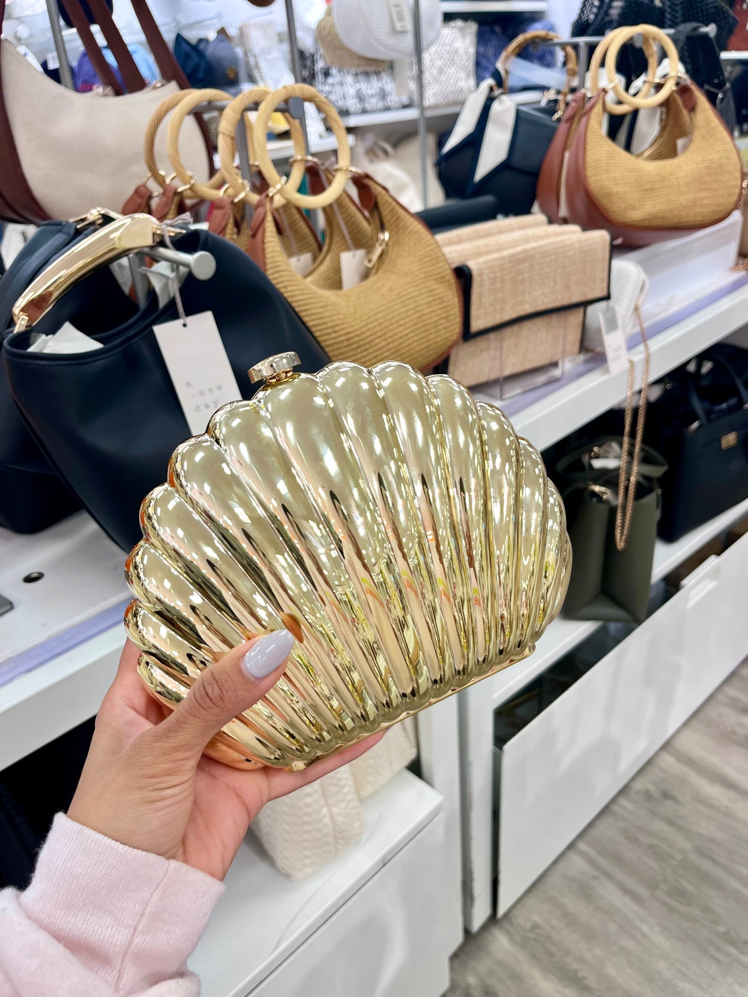 Summer bag
Seashell beach bag
Gold handbag clutch 

#LTKFindsUnder50 #LTKTravel #LTKItBag
