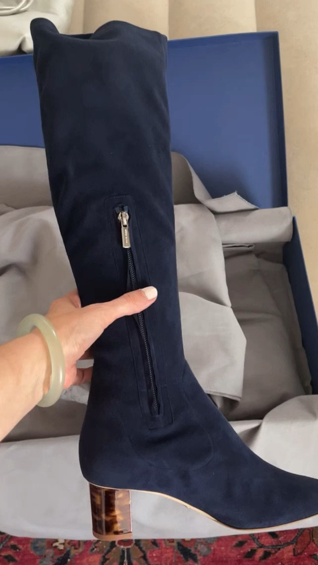 It’s boot season (one of my faves!) and @sarahflint has so many chic and must have boots for your fall pleasure (like my fave navy boots!) all 20% off with code FALLREBOOT 

#LTKSaleAlert #LTKShoeCrush #LTKSeasonal