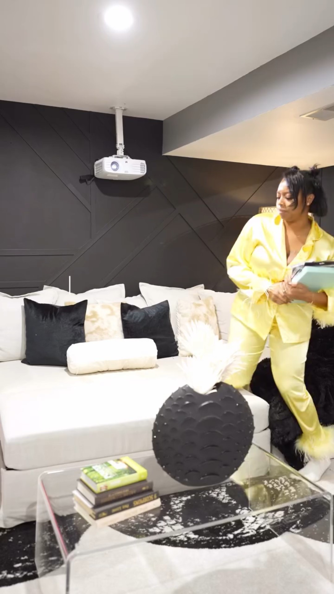 Let’s put together my 2026 planner ✨

I’m someone who lives by my planner — I use it to keep my work life, personal life, and content planning all in one place.
@the_happy_planner is my go-to because it’s completely customizable. I love being able to swap in different pages, add stickers, and decorate each section to fit exactly what I need.

The cover I chose is a little bright (she may be getting switched out 👀), but no matter what, this planner is the system that keeps me organized and on track.

Everything I’m using is linked in my bio 🤍
.
#momlife #thehappyplanner #organization