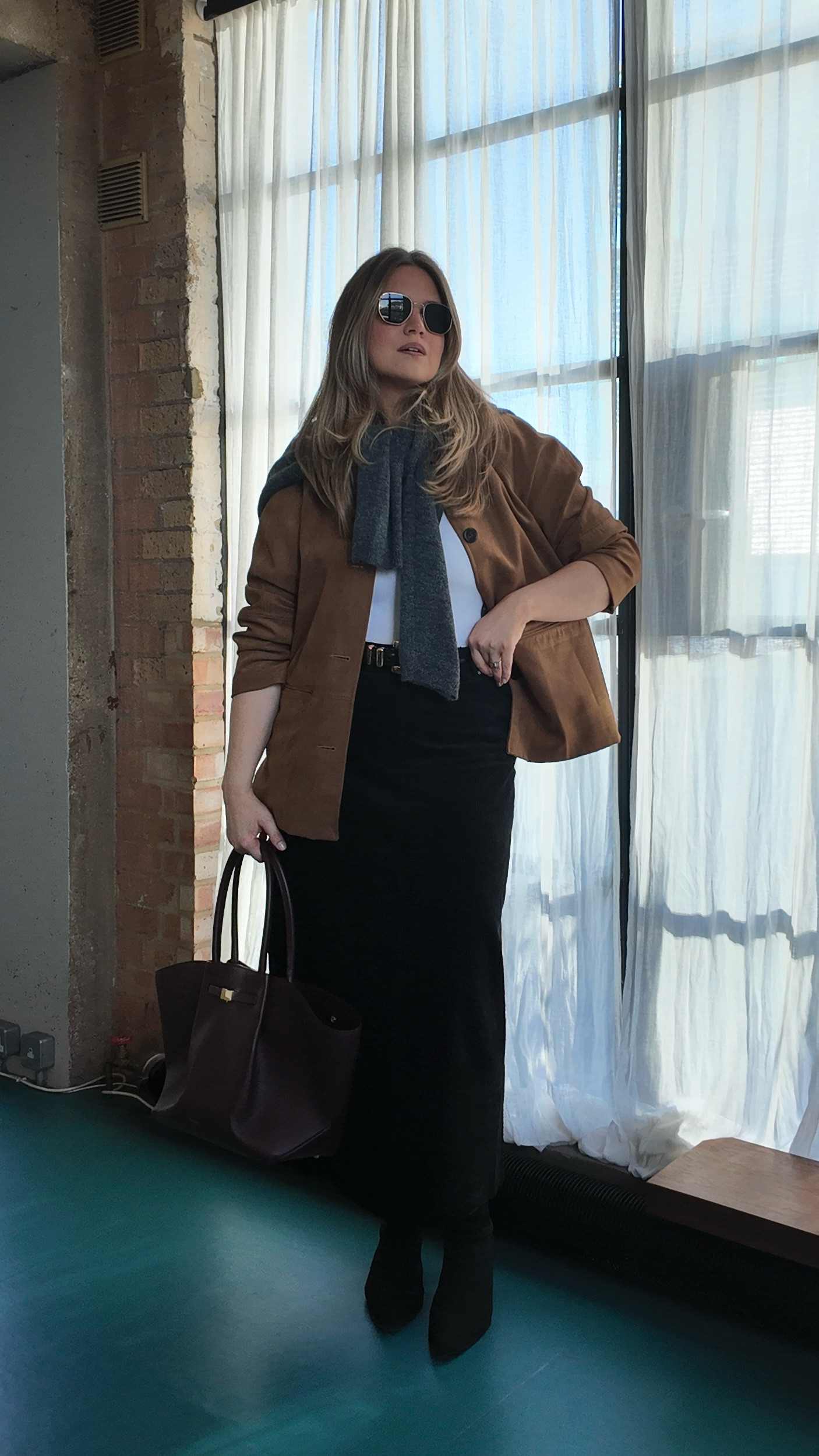 The best style tip EVER? Take your confident outfit, one you are already happy with. Then change one, or maybe two elements. Then you have a whole new outfit. Works great for when you’re experimenting like here with this black skirt which is actually so similar to my black pair of trousers ⭐ 

Skims white t-shirt XL
Hush cord black midi skirt UK 18
H&M grey cardigan XL
M&S tan suede jacket XL
RAYBAN aviator sunglasses
Free people black stretch western boots 
DEMELLIER burgundy leather large tote bag
Dehanche belt


#LTKspring #LTKeurope #LTKstyletip