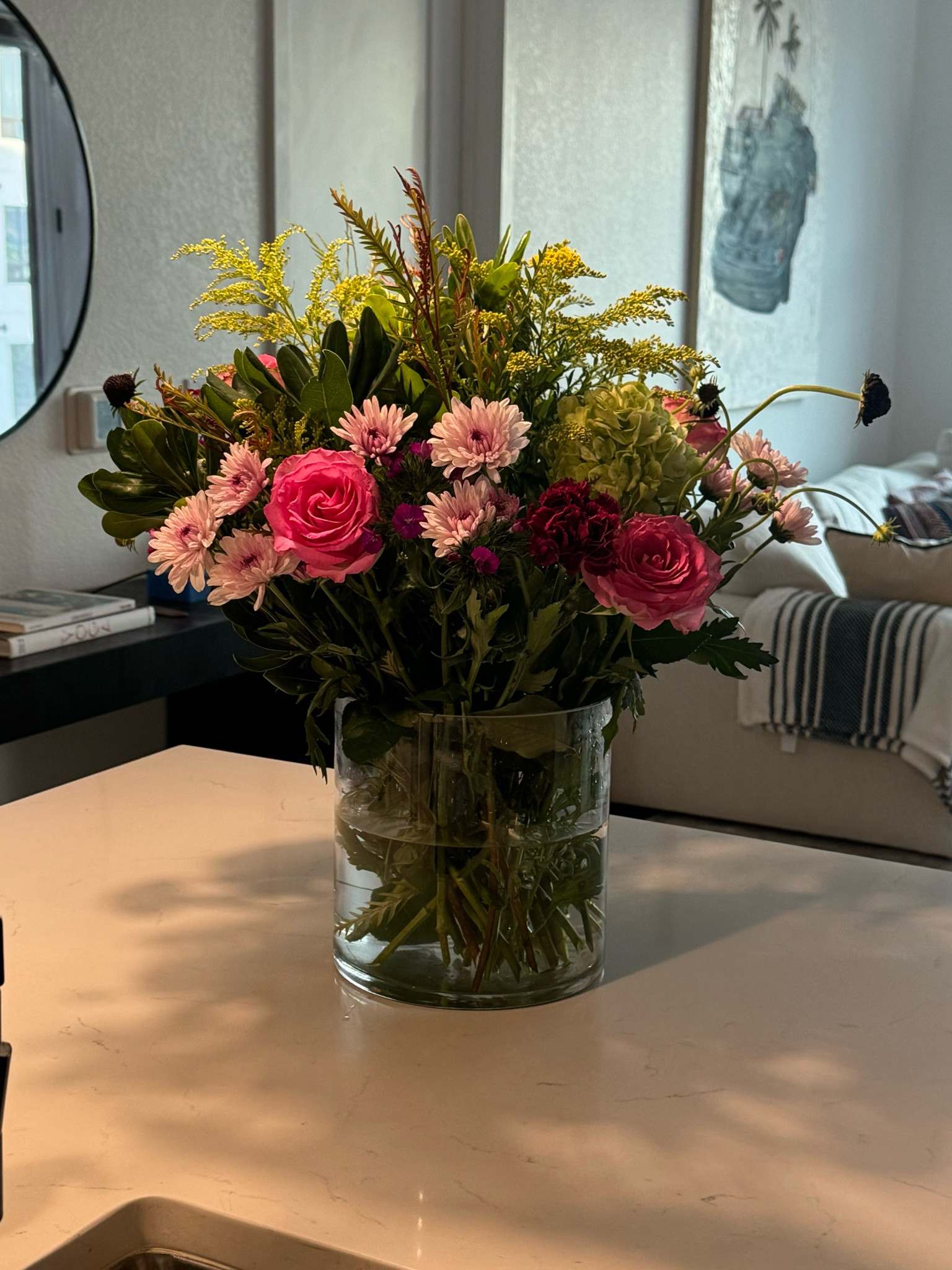 This huge vase from Amazon is SO good💐it’s big but also not too big & makes the perfect statement vase