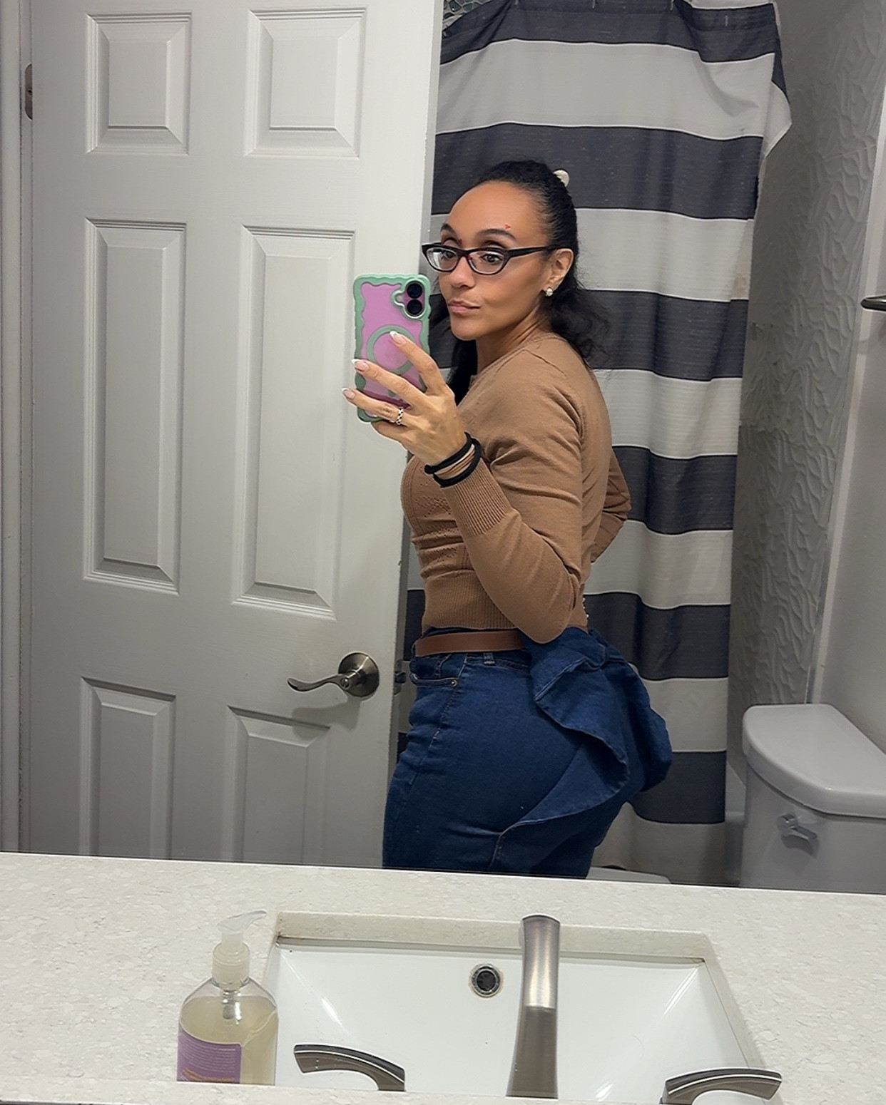 Yes I got a bow on my 👌🏾🍑