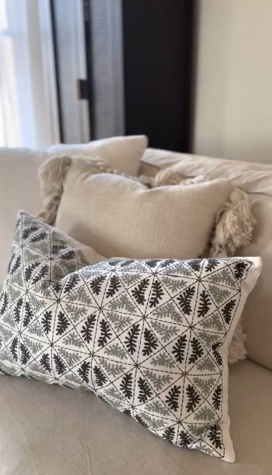 Spring decor // Home decor // Living room // Sofa // Caninet

#LTKSeasonal #LTKstyletip #LTKhome