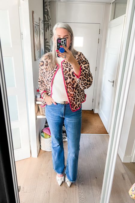 Ootd - Friday. Bershka flared jeans, paired with a simple beige sweatshirt, linen look heels with bow detail, leopard jacket from Hio voor de Heb in Utrecht. 

#LTKmidsize #LTKstyletip #LTKover40