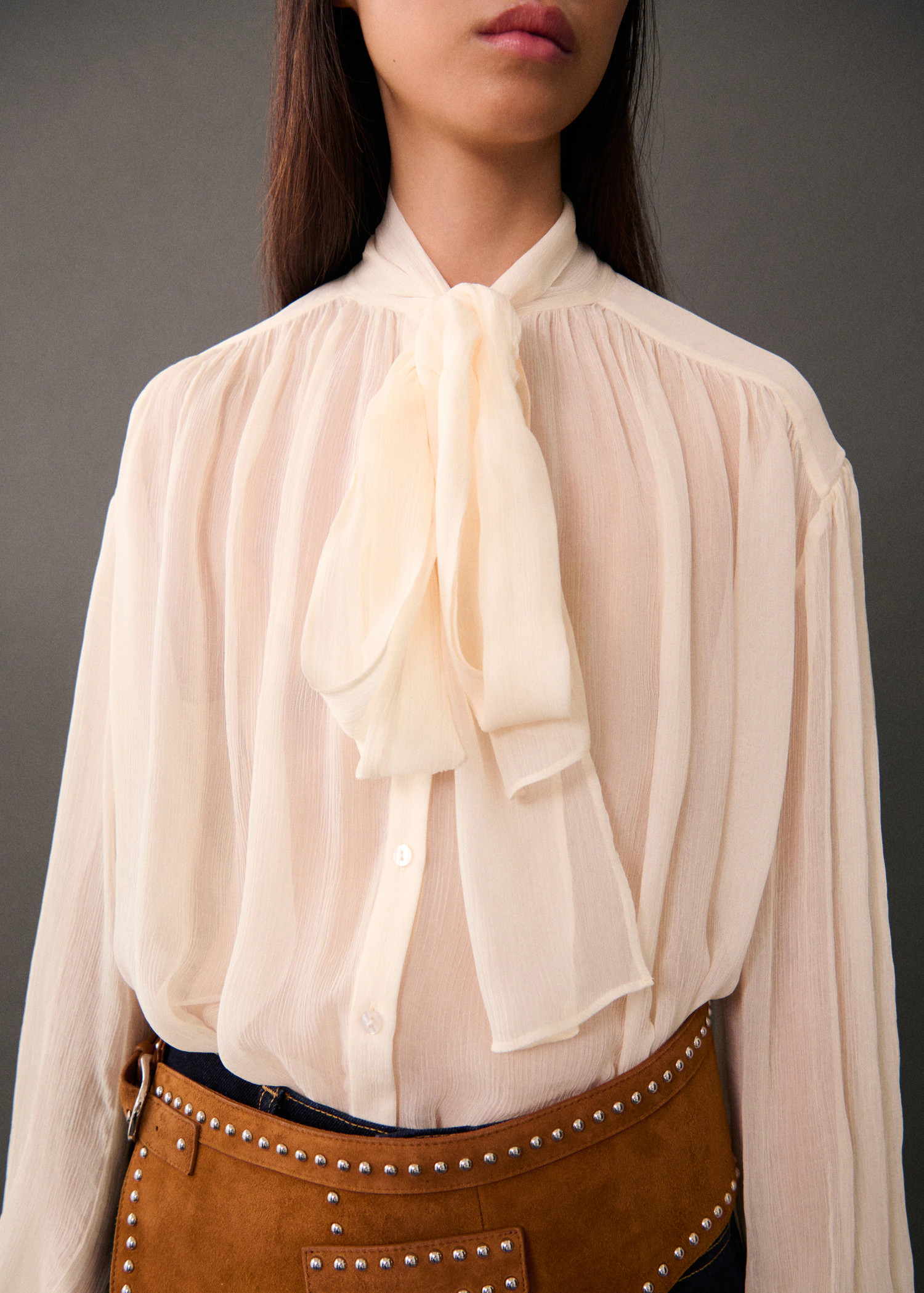 Blouse with puffed sleeves and bow | Mango (US/MX/AU)