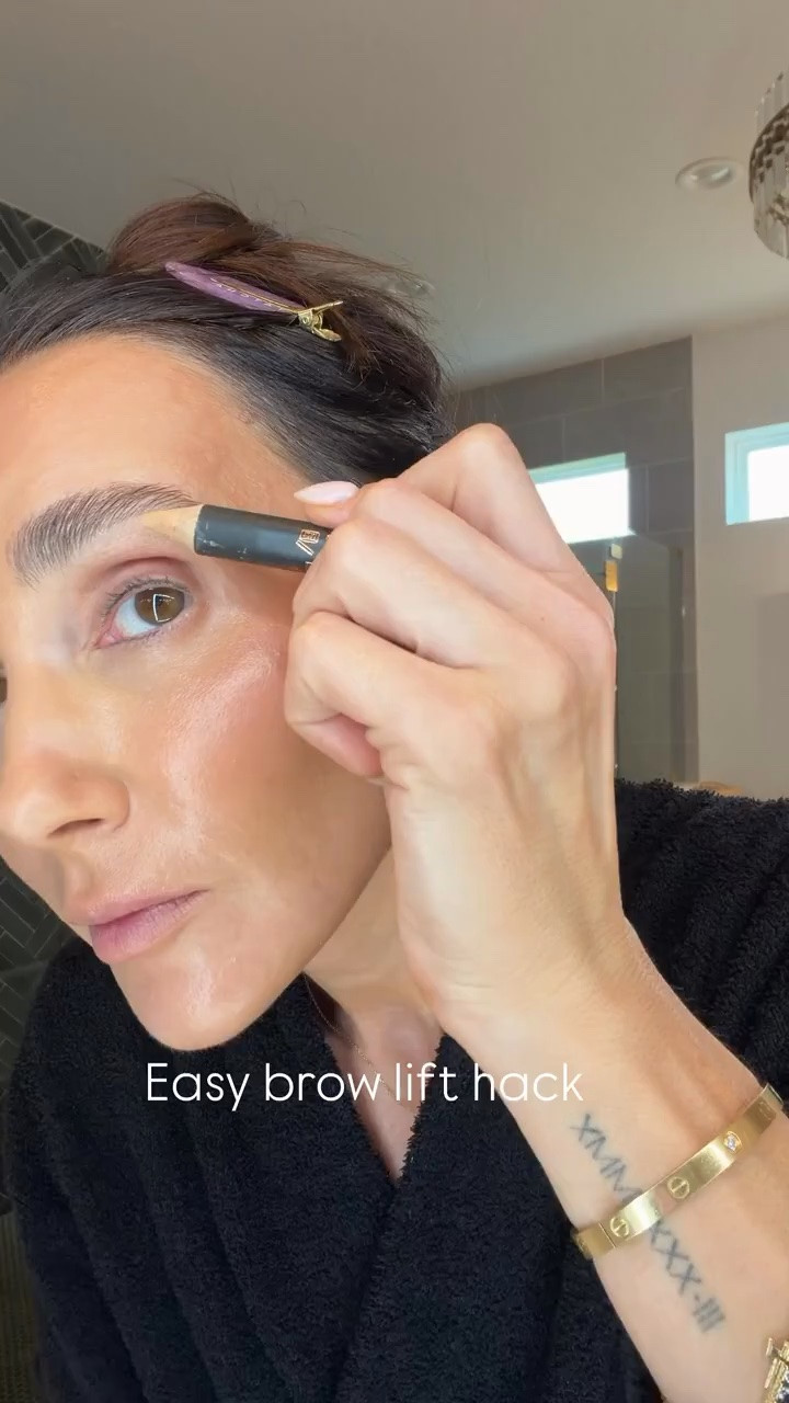 The easiest little brow lift hack without an appointment. I use this highlighting pencil right under the arch of my brows to brighten the area and give them a more lifted, defined look. Such a simple step that makes a noticeable difference in my everyday makeup.
brow lift hack, eyebrow highlighting pencil, brow highlighter, lifted brows, eyebrow makeup, brow shaping, makeup tips, beauty hacks, everyday makeup, makeup over 40, mature skin makeup, annabrstyle