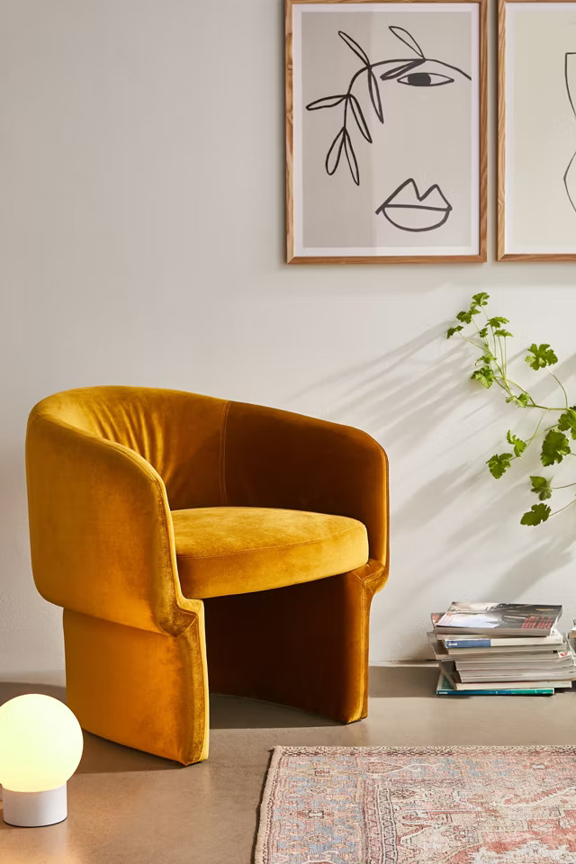 Tia Velvet Chair | Urban Outfitters (US and RoW)