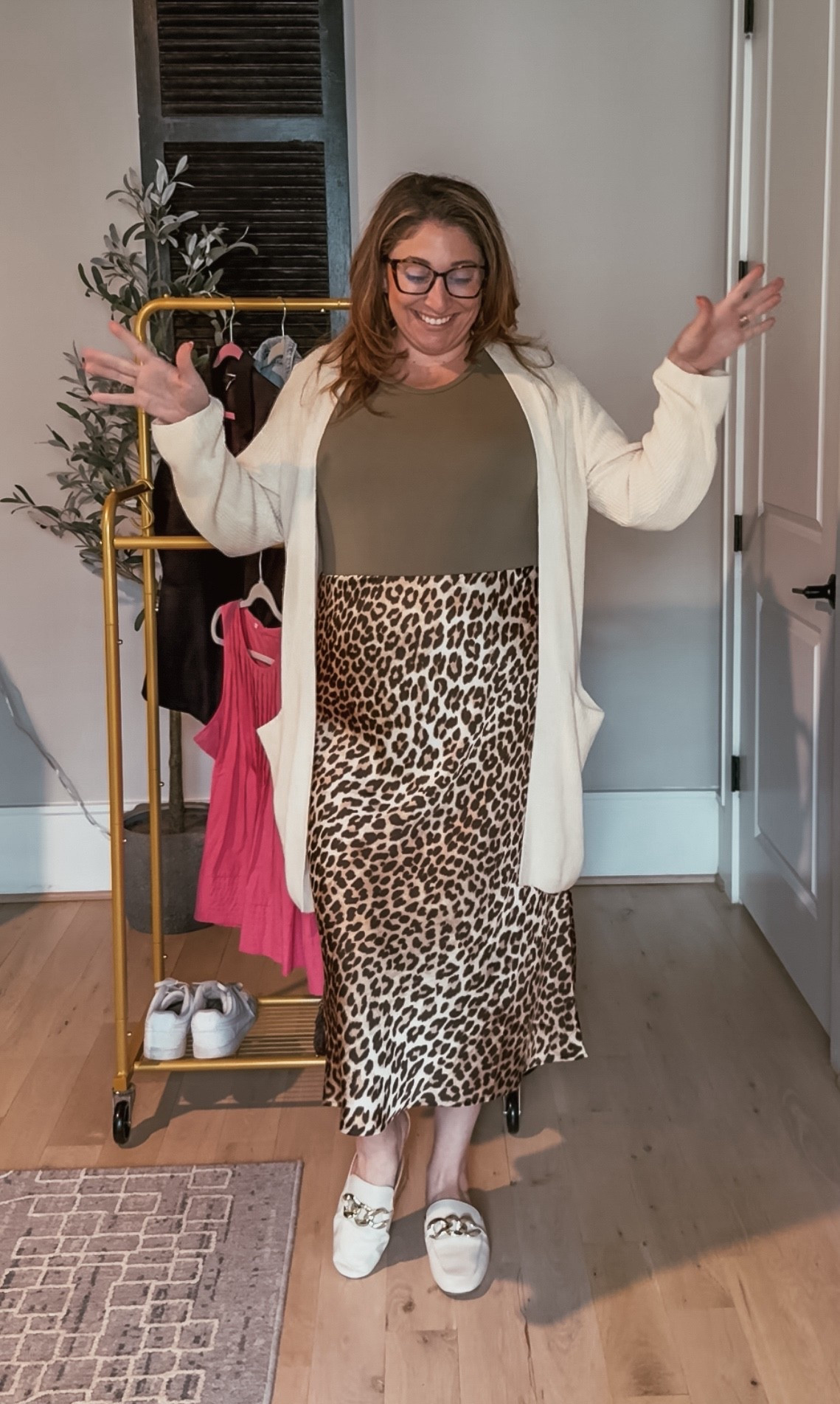 Day 1/10 of my new series! Teacher outfit ideas all from one capsule “teacher must have” wardrobe! Most of these are straight from my own closet so if something is sold out I’ll link something as similar as I can! 
Sizing for this look: bodysuit XL / skirt XL / cardigan L / mesh flats tts 

#LTKWorkwear #LTKautumn #LTKMidsize