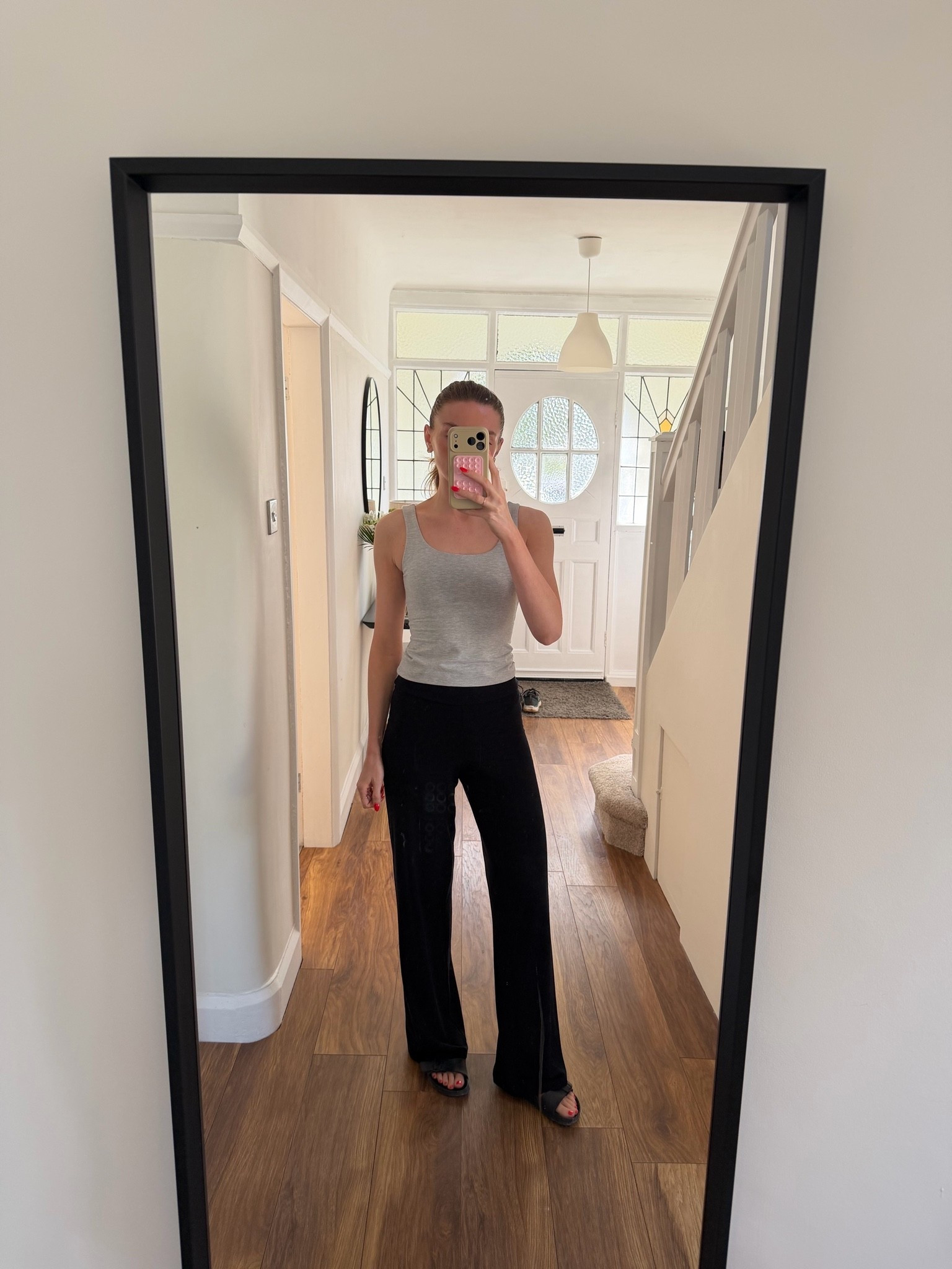 Size 8 in the vest, there’s a built in bra 
And an 8 long in the trousers in 5ft 6